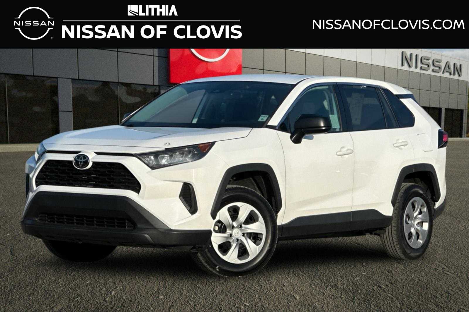 2022 Toyota RAV4 LE's photo