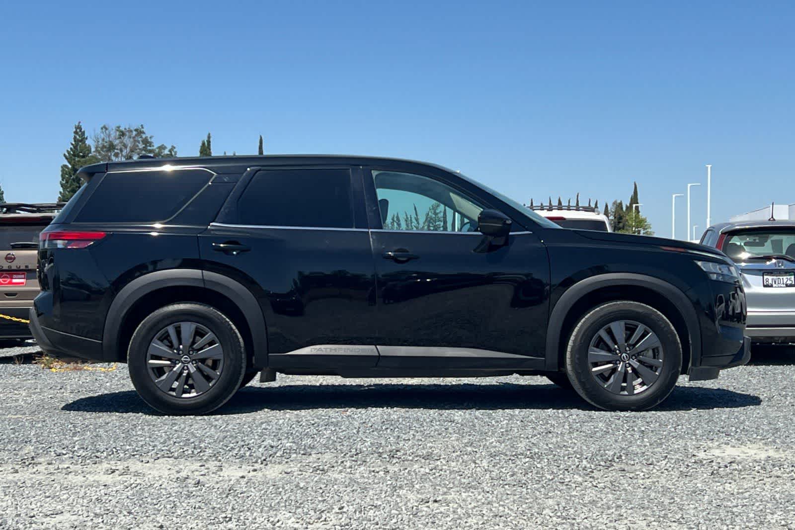 Thumbnail: 2022 Nissan Pathfinder - 9
