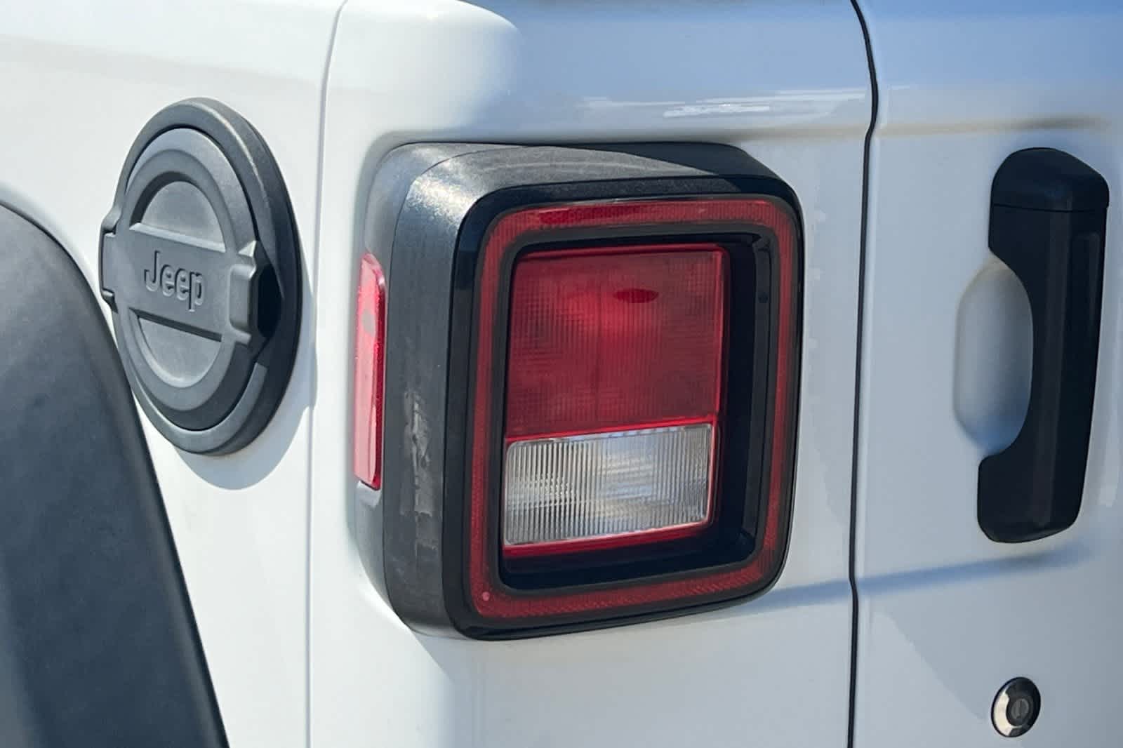 Thumbnail: 2019 Jeep Wrangler - 15