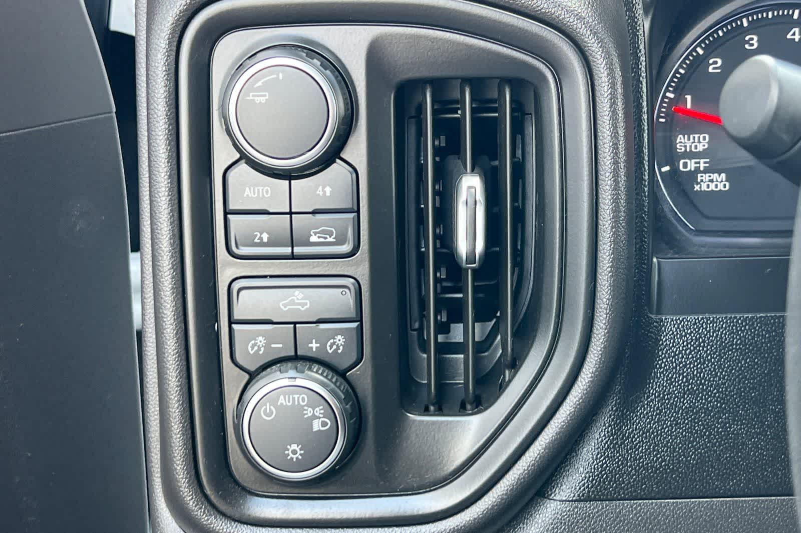 Thumbnail: 2021 Chevrolet Silverado 1500 - 31
