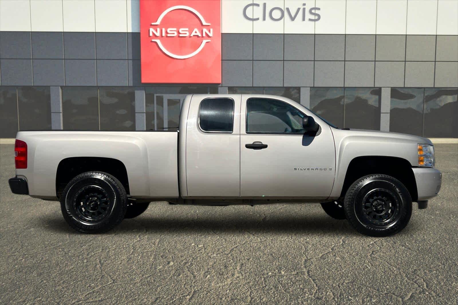 Thumbnail: 2009 Chevrolet Silverado 1500 - 9