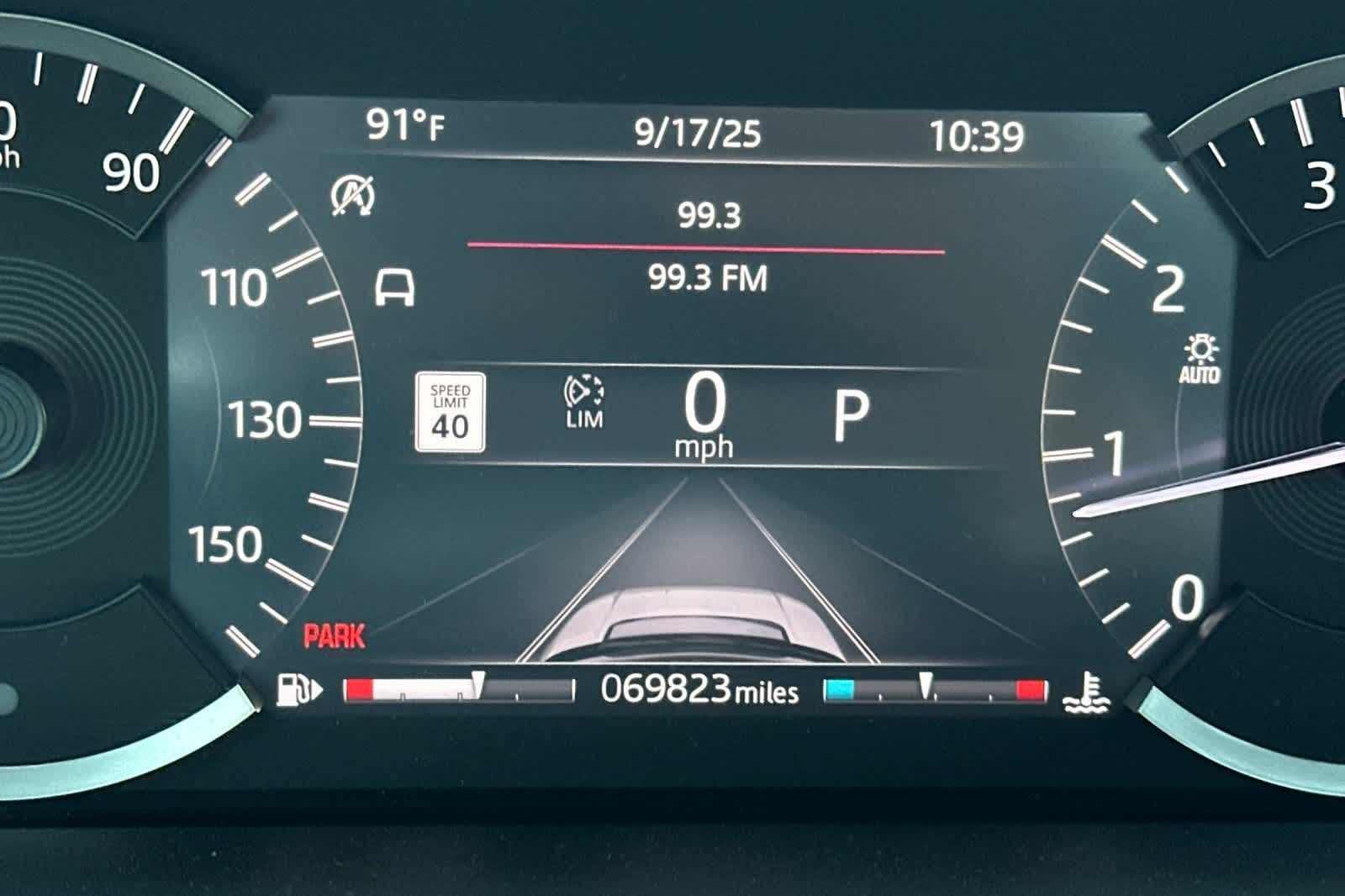 Thumbnail: 2020 Land Rover Discovery Sport - 30