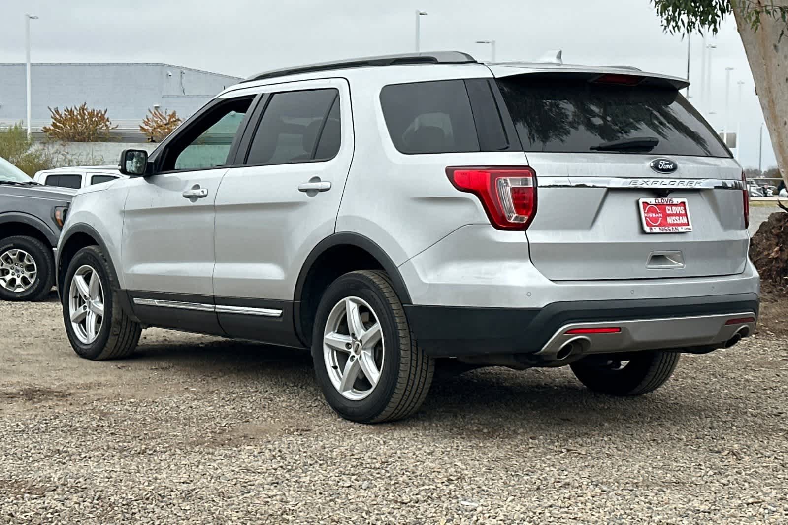 Thumbnail: 2017 Ford Explorer - 7