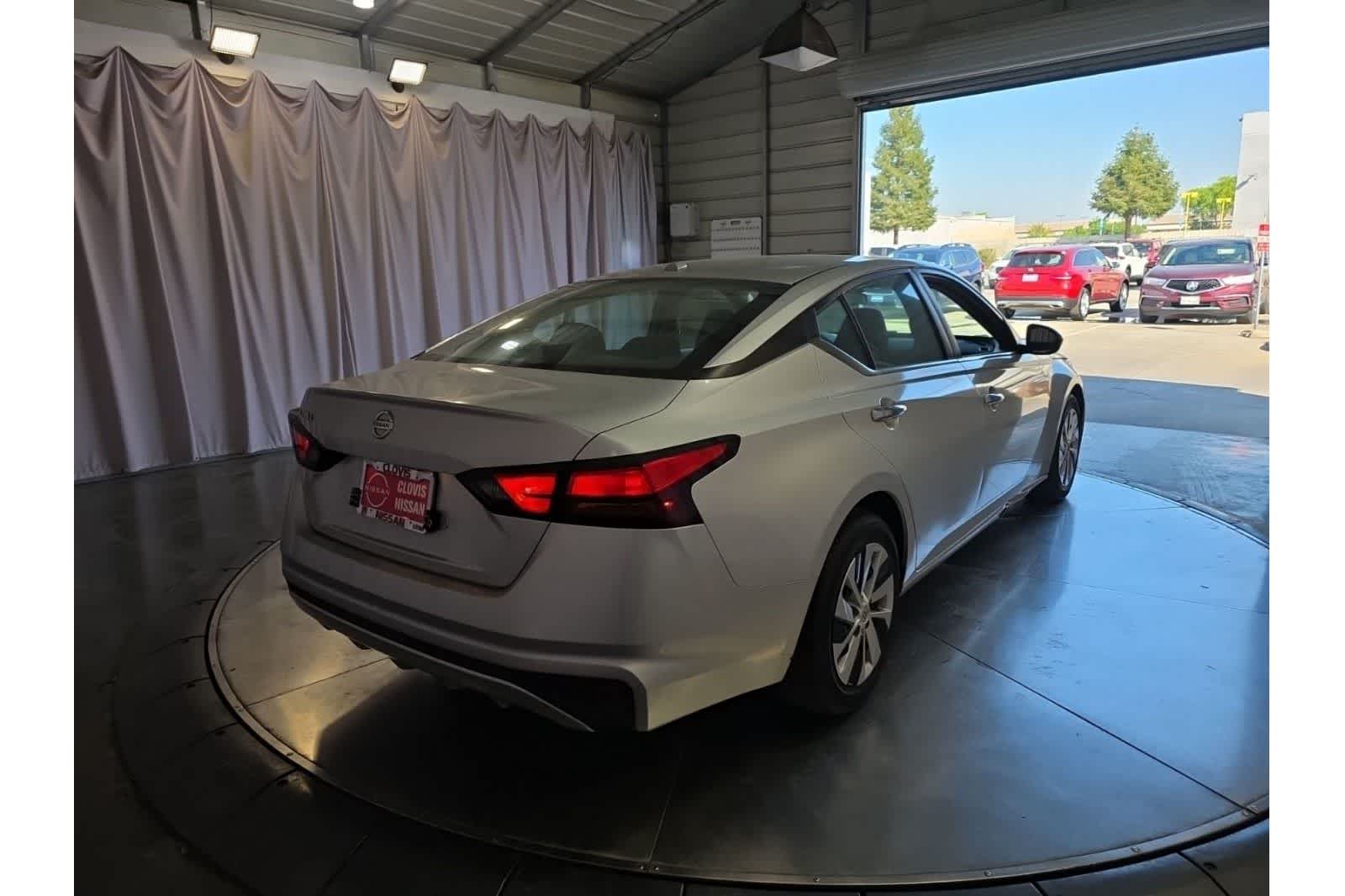 Thumbnail: 2020 Nissan Altima - 11