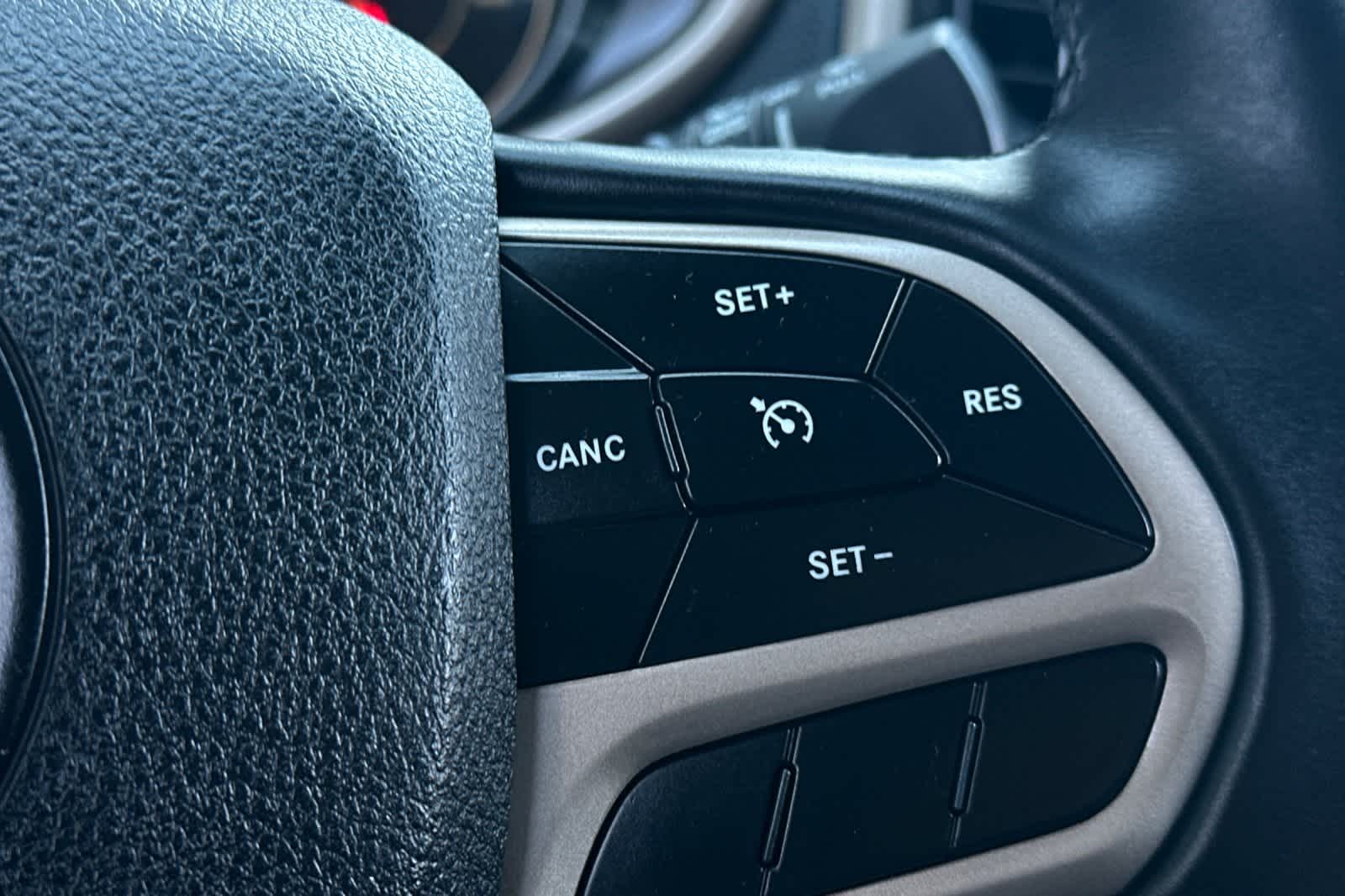 Thumbnail: 2017 Jeep Cherokee - 29