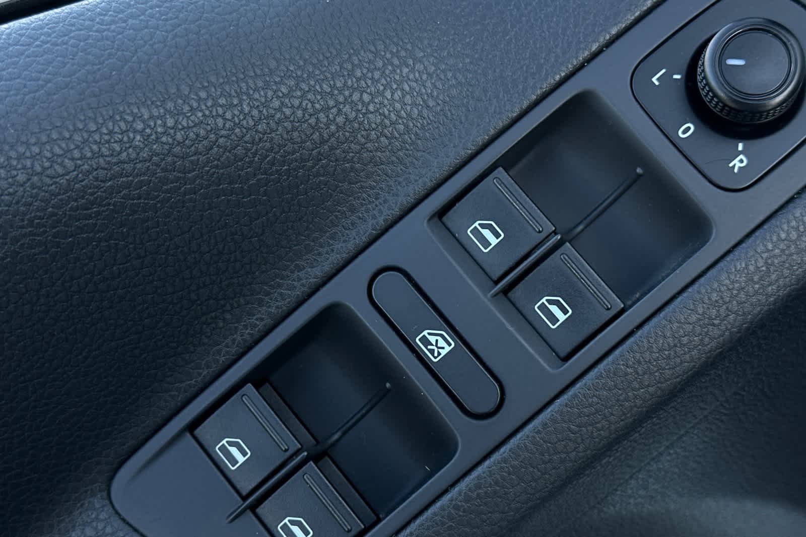 Thumbnail: 2017 Volkswagen Tiguan - 14