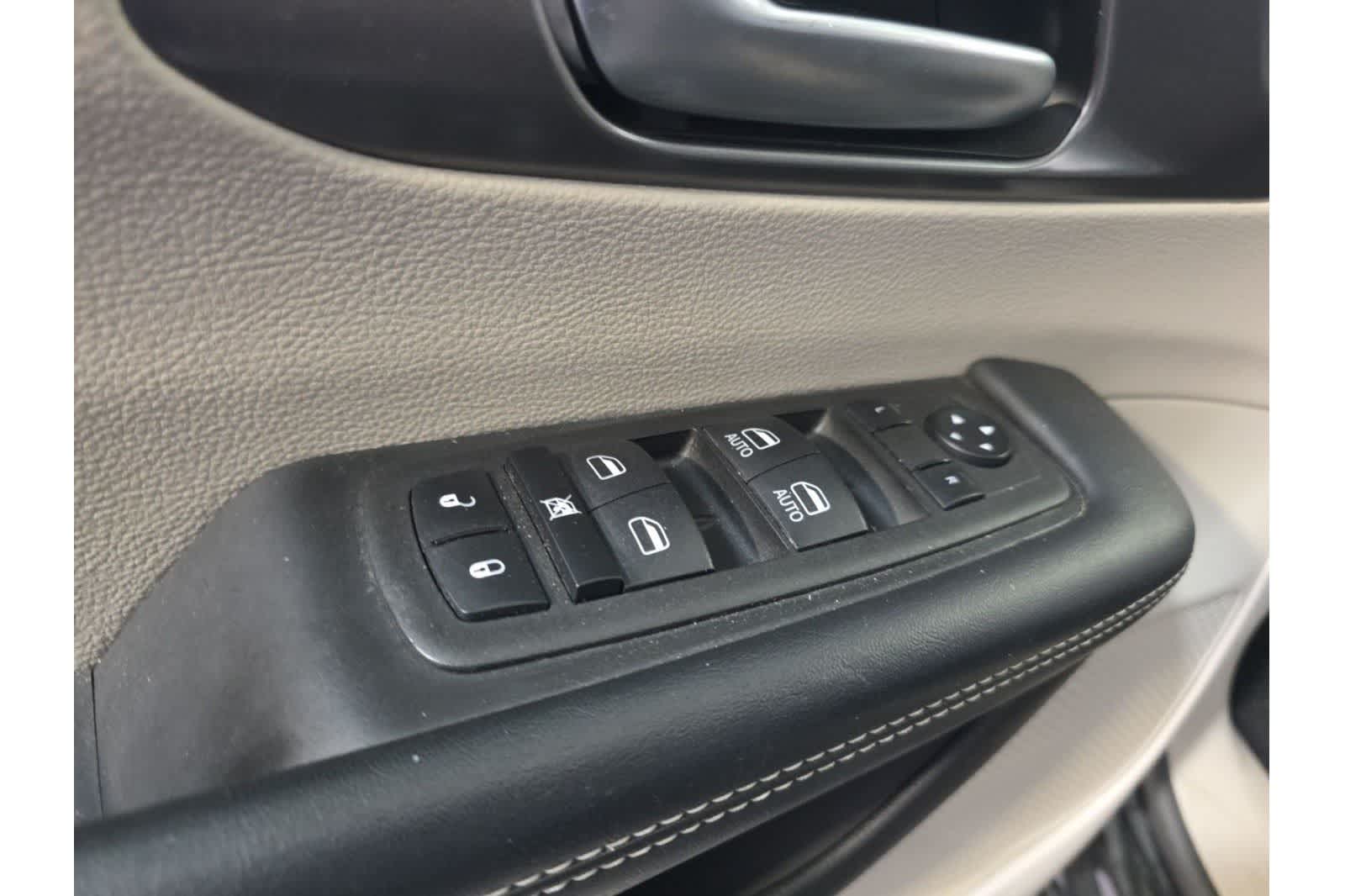 Thumbnail: 2023 Chrysler Pacifica - 20