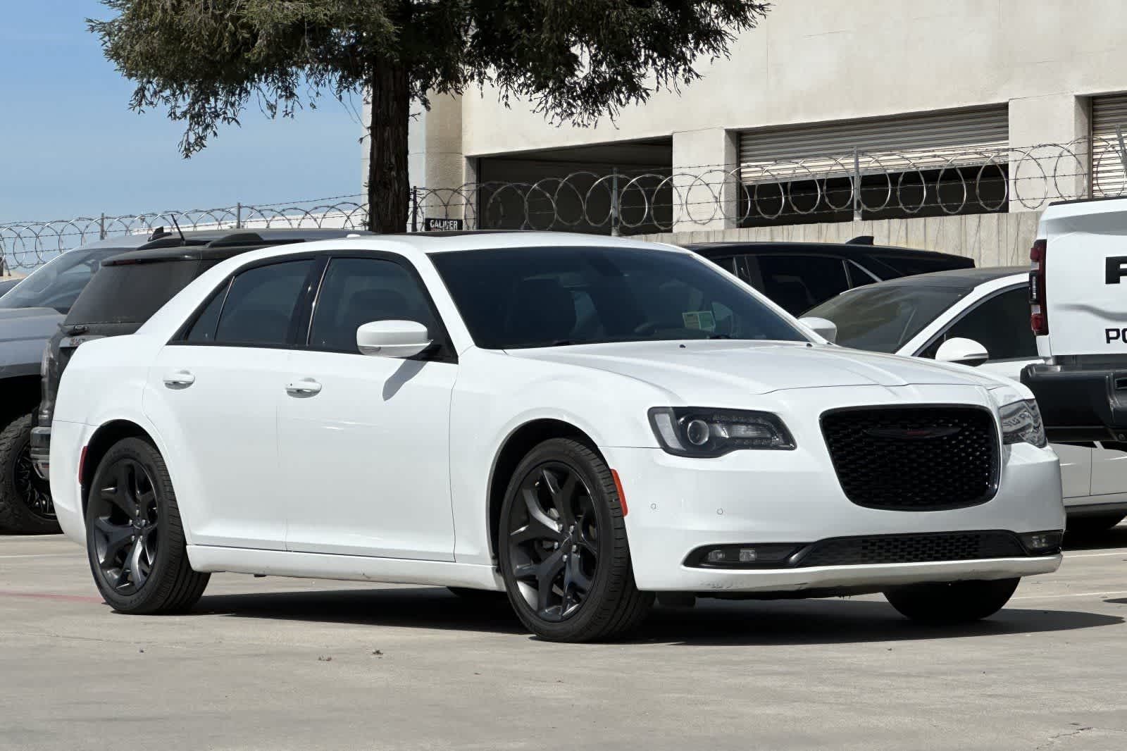 Thumbnail: 2023 Chrysler 300 - 10