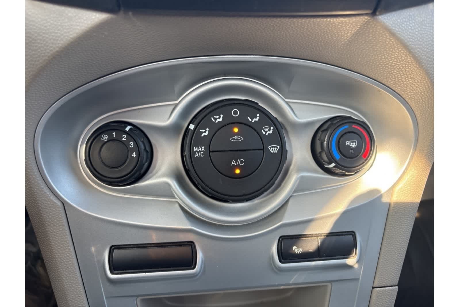 Thumbnail: 2018 Ford Fiesta - 8