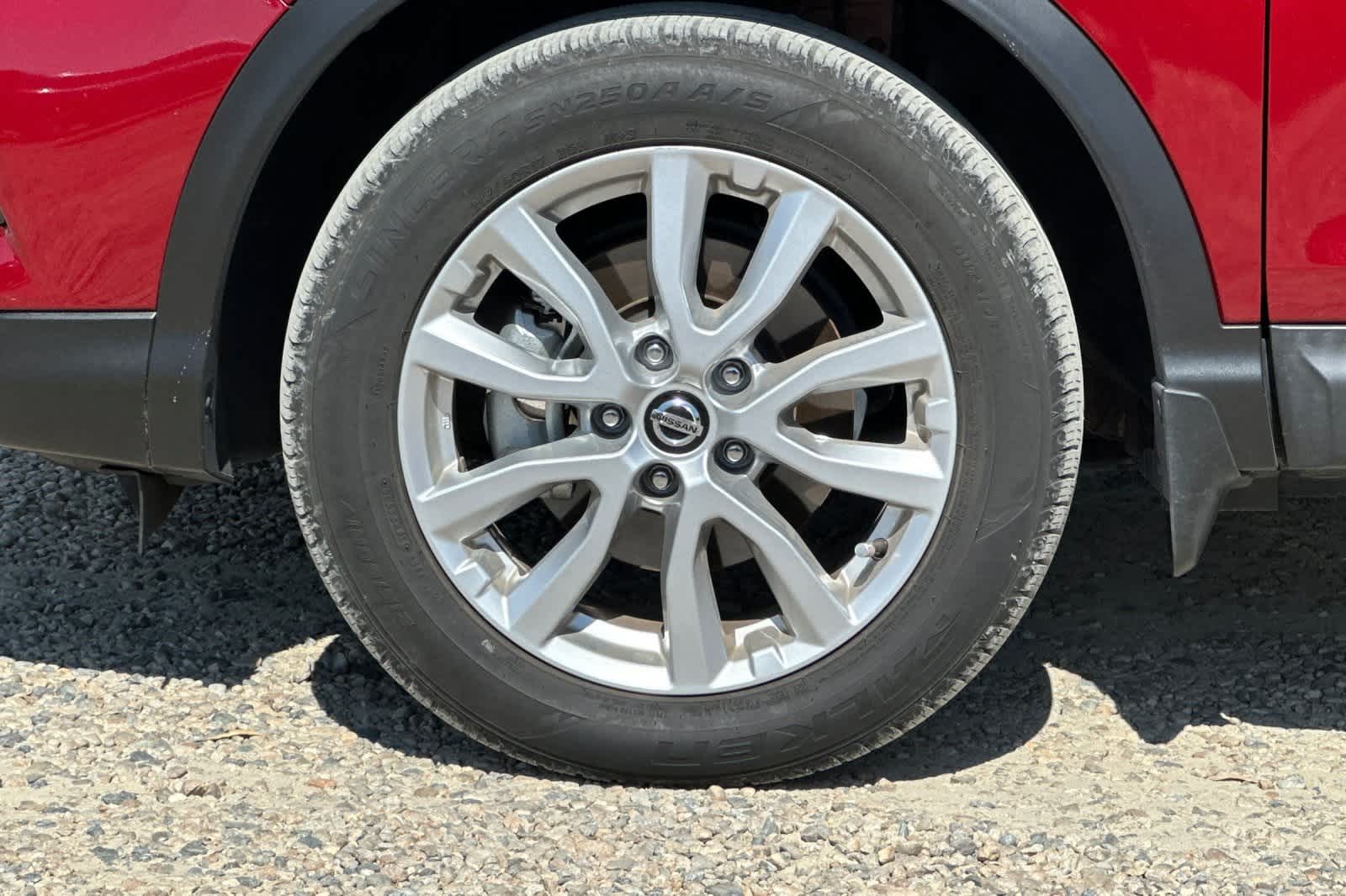 Thumbnail: 2022 Nissan Rogue Sport - 12