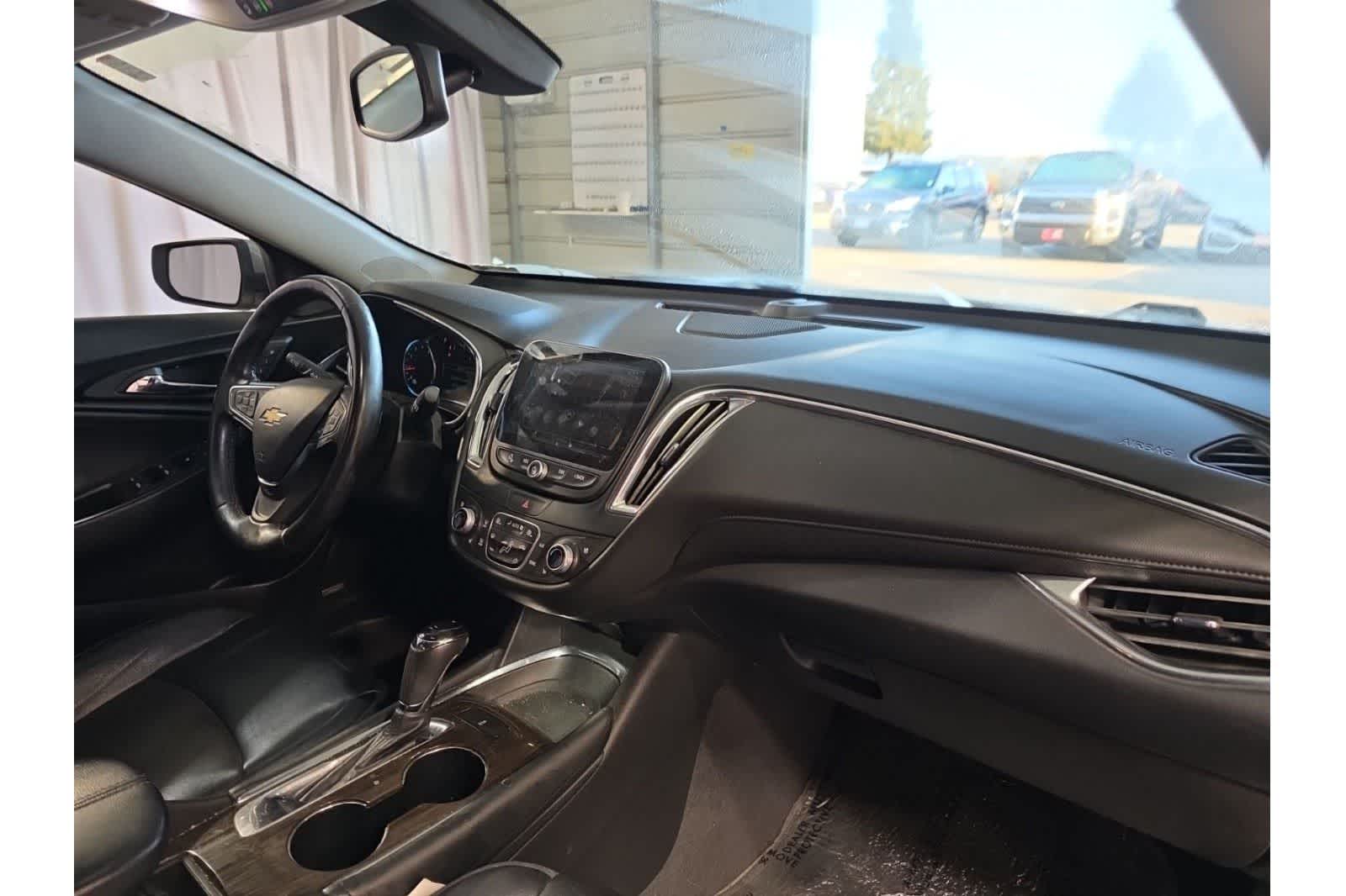 Thumbnail: 2017 Chevrolet Malibu - 11