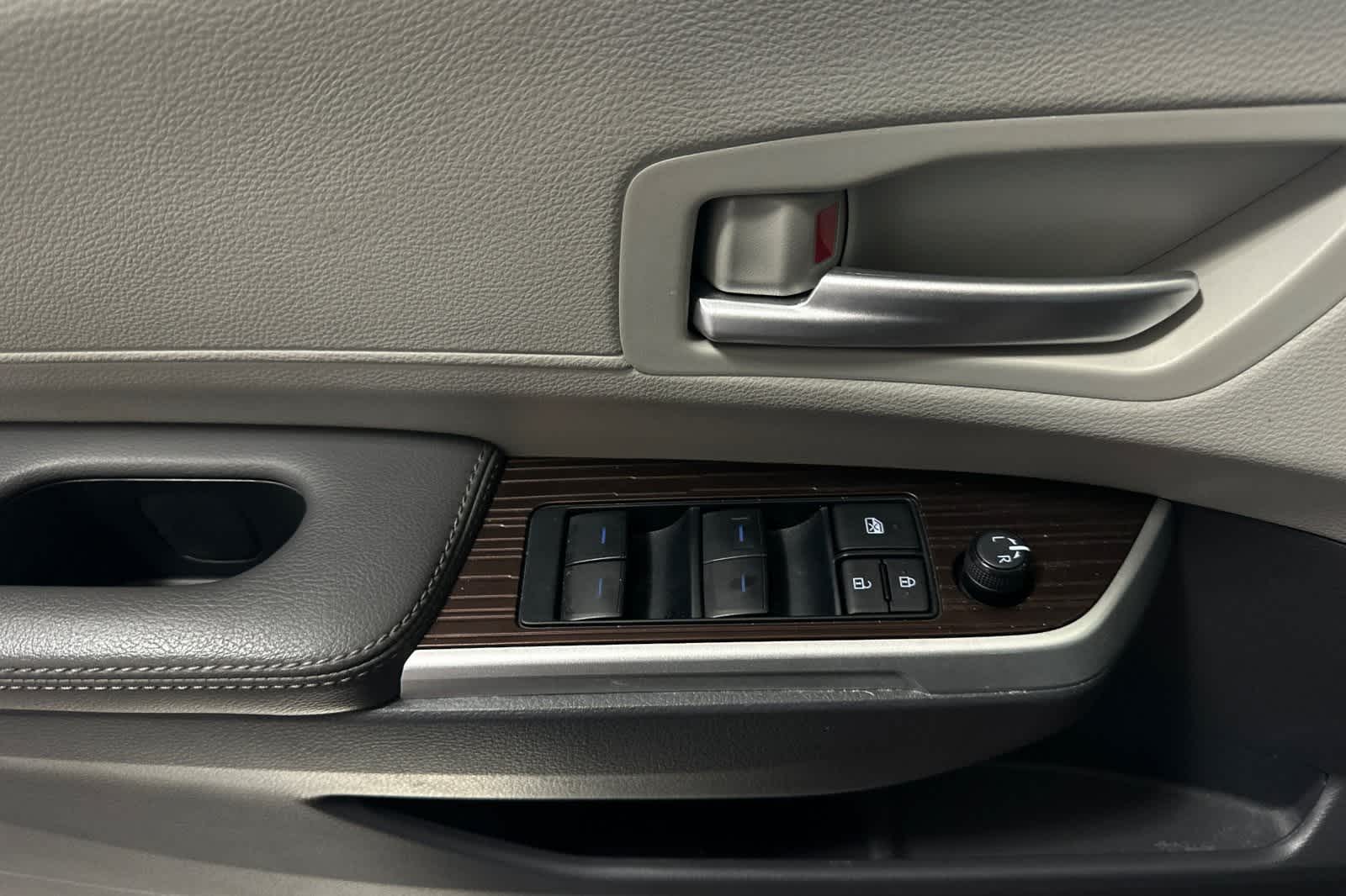 Thumbnail: 2023 Toyota Sienna - 15
