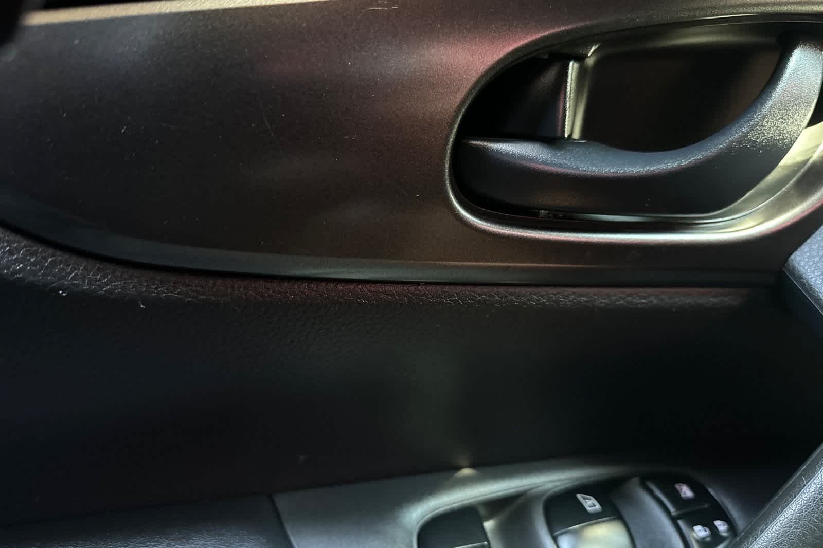 Thumbnail: 2017 Nissan Rogue Sport - 15