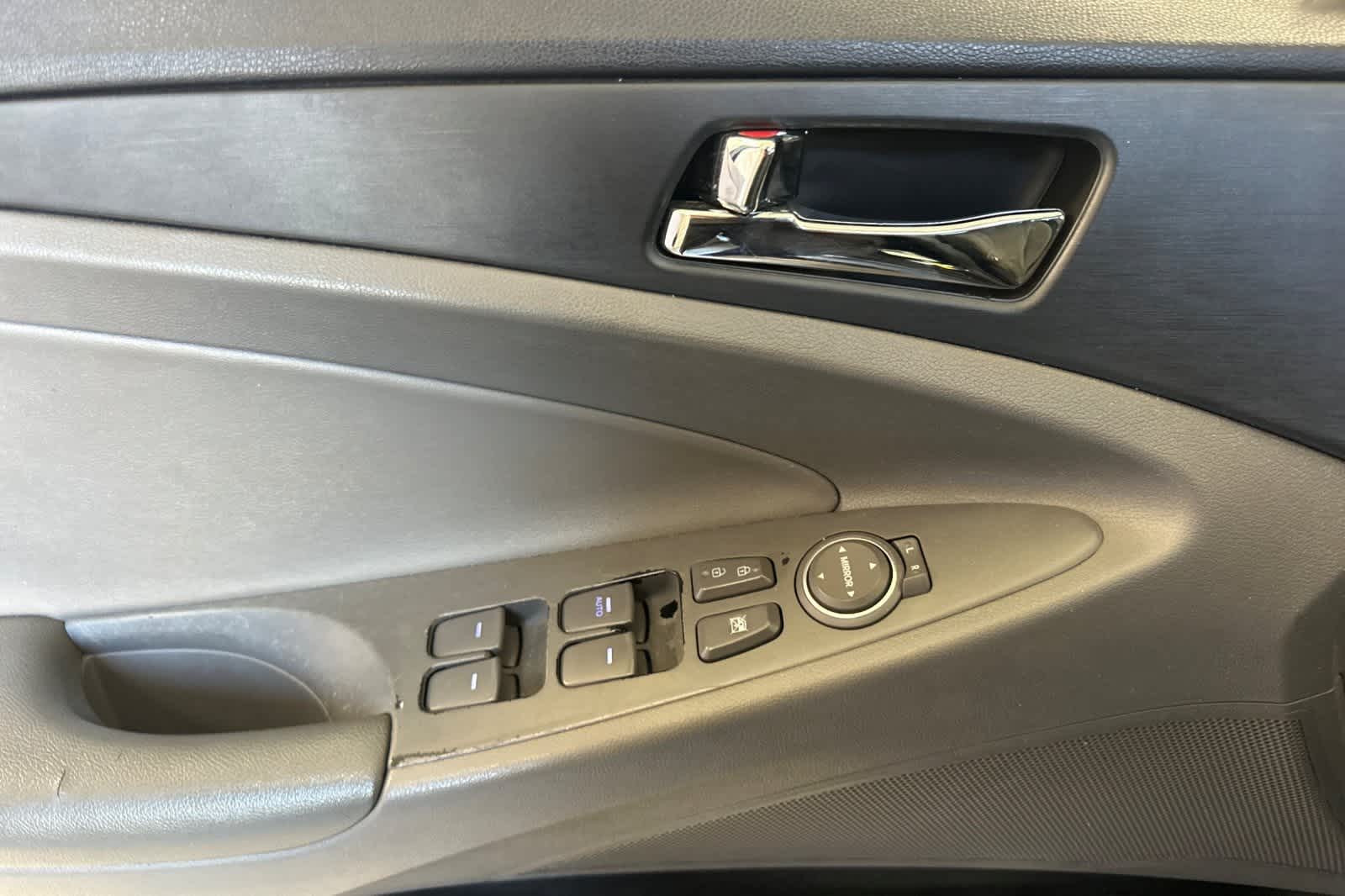 Thumbnail: 2012 Hyundai Sonata - 14