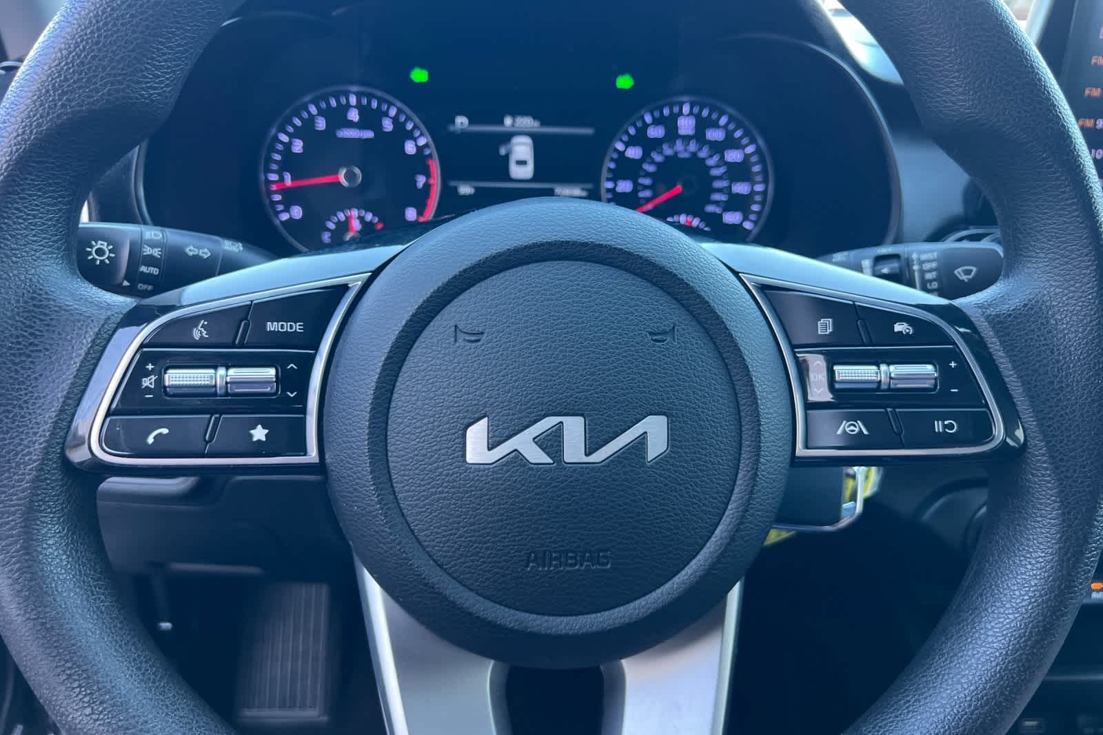 Thumbnail: 2023 Kia Forte - 24