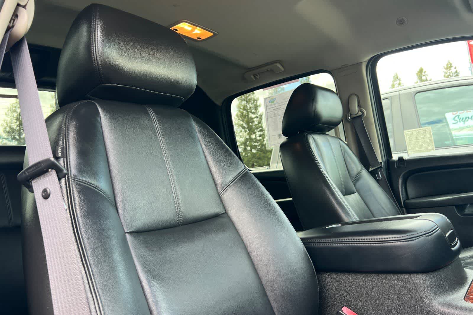 Thumbnail: 2012 Chevrolet Avalanche 1500 - 19