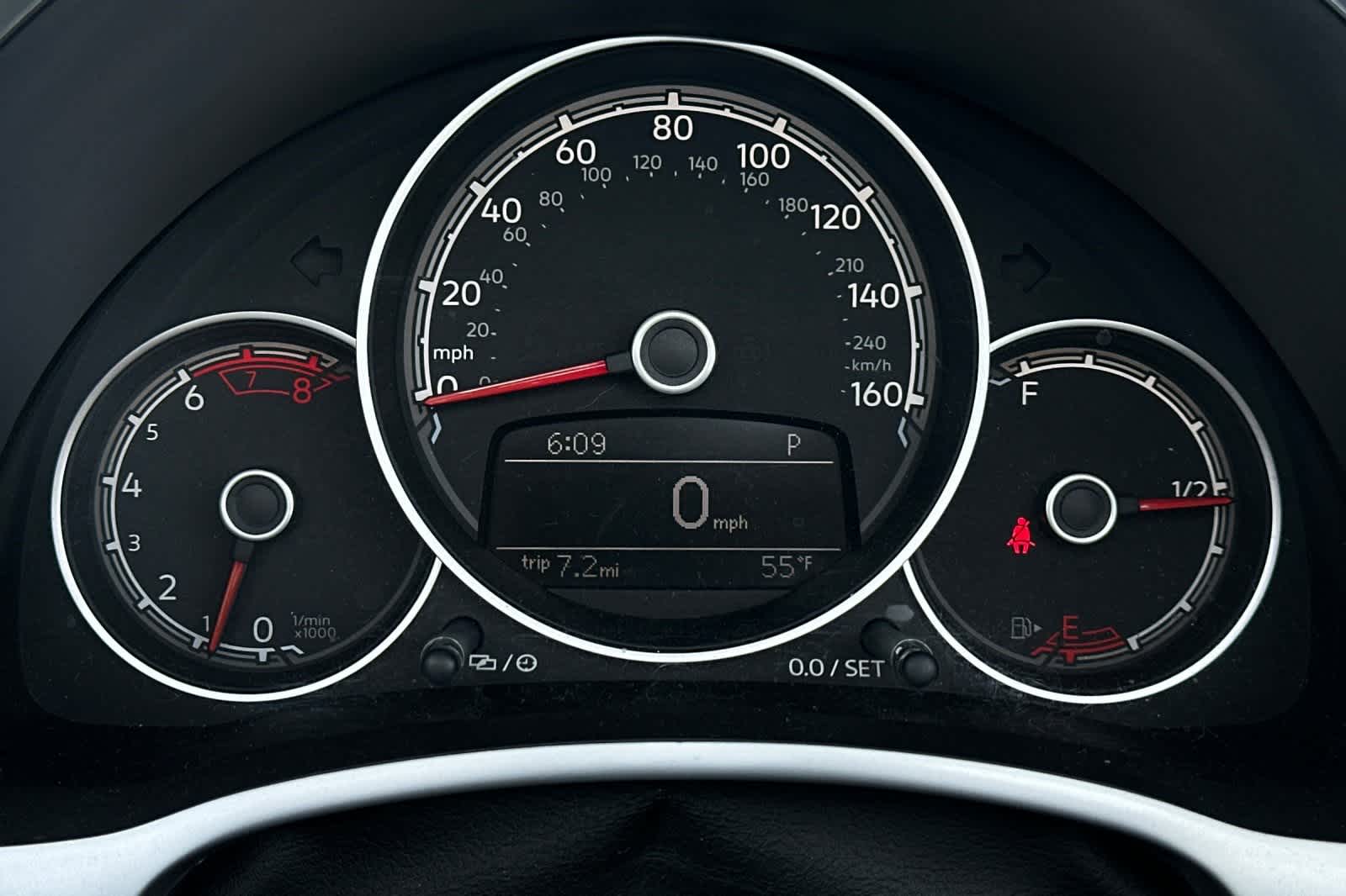 Thumbnail: 2018 Volkswagen Beetle - 25