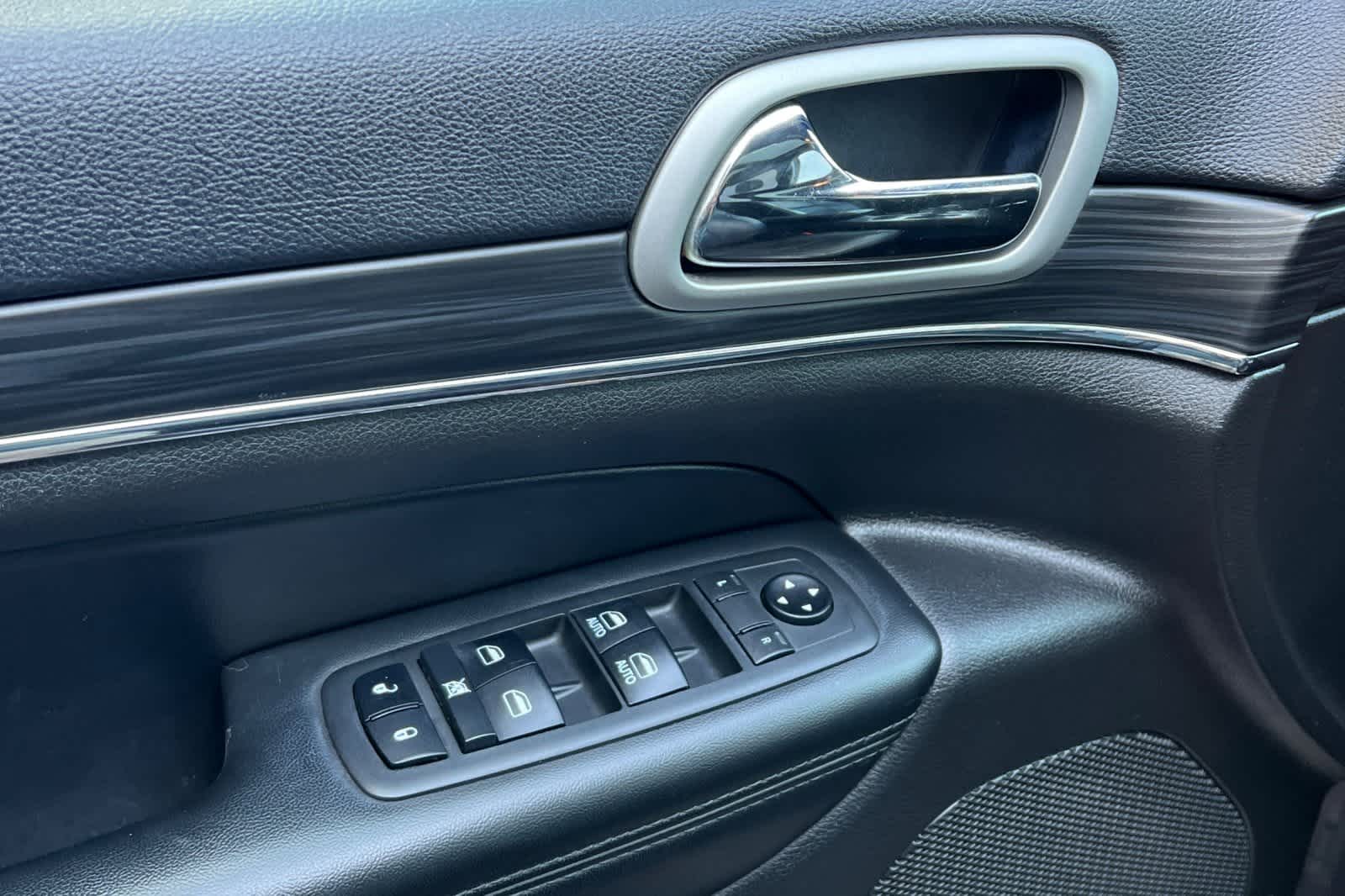 Thumbnail: 2019 Jeep Grand Cherokee - 15