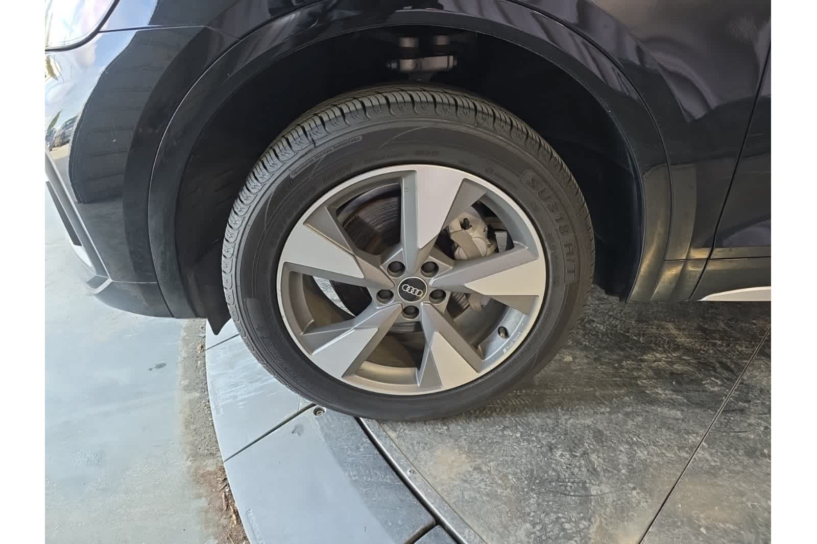 Thumbnail: 2023 Audi Q5 - 3