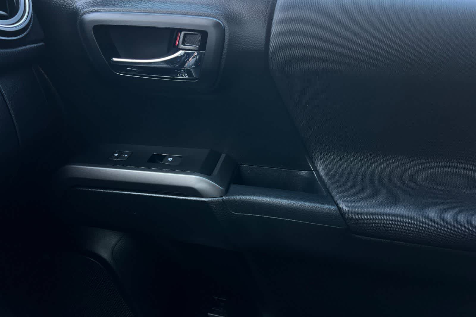 Thumbnail: 2019 Toyota Tacoma - 19