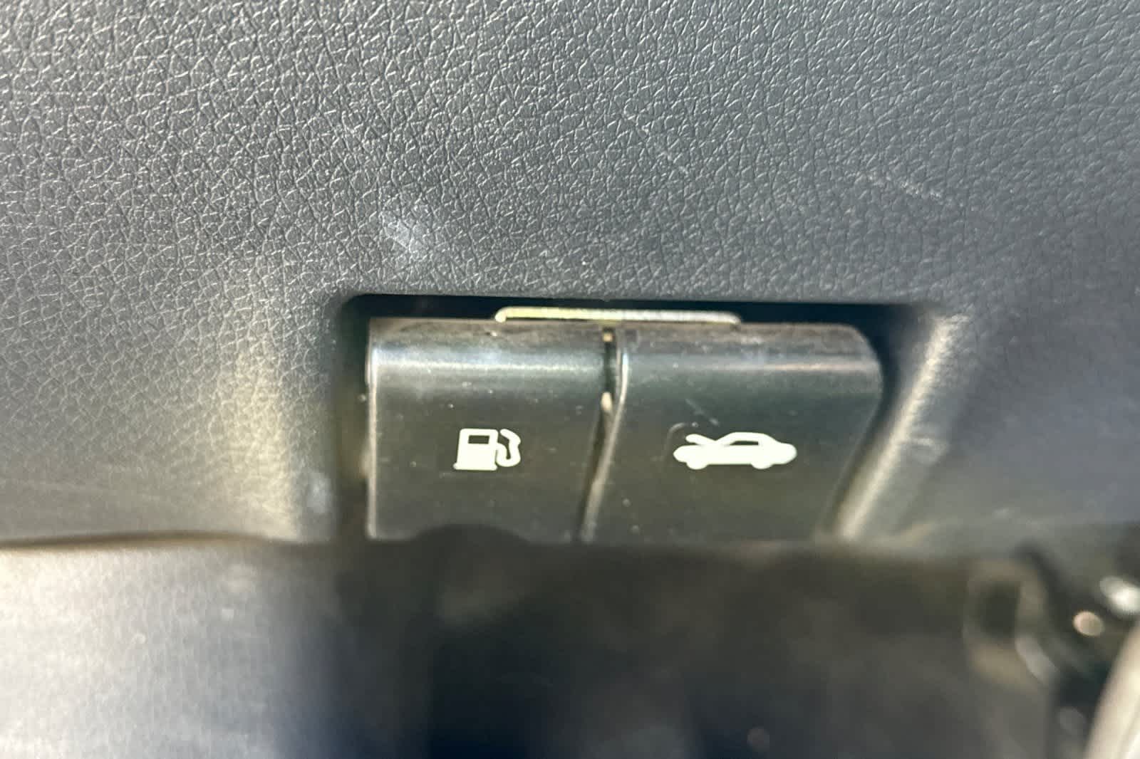 Thumbnail: 2016 Nissan Sentra - 26