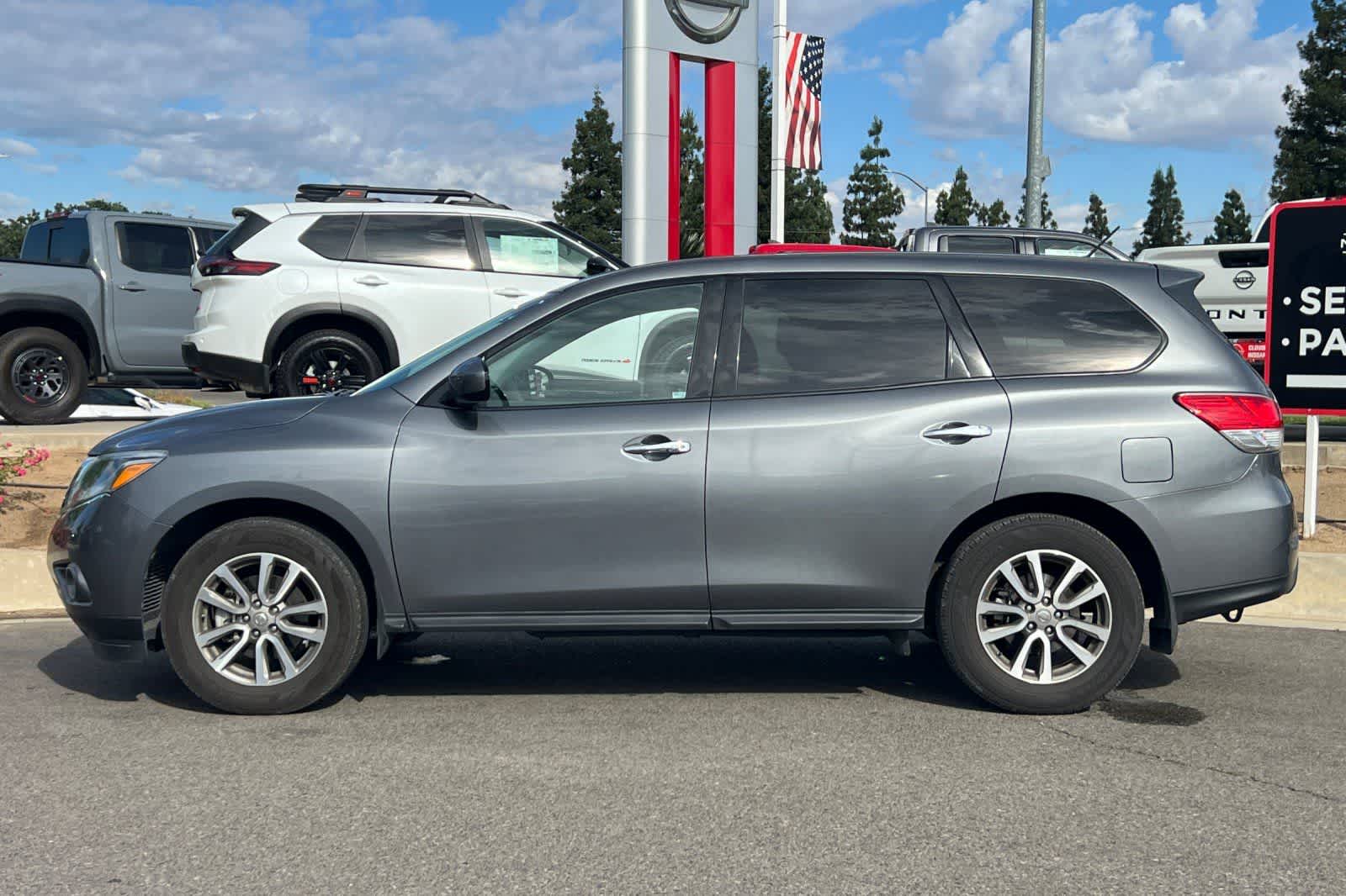 Thumbnail: 2015 Nissan Pathfinder - 6