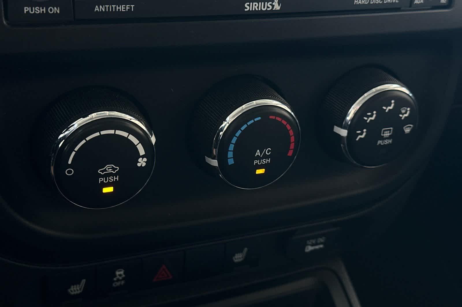 Thumbnail: 2014 Jeep Patriot - 21