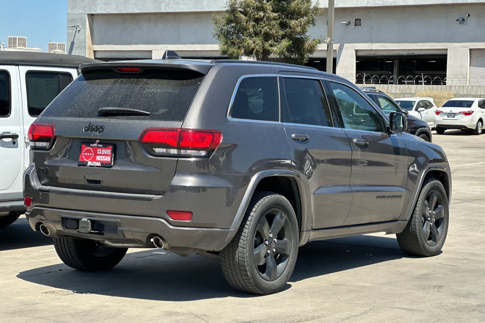 Thumbnail: 2015 Jeep Grand Cherokee - 3