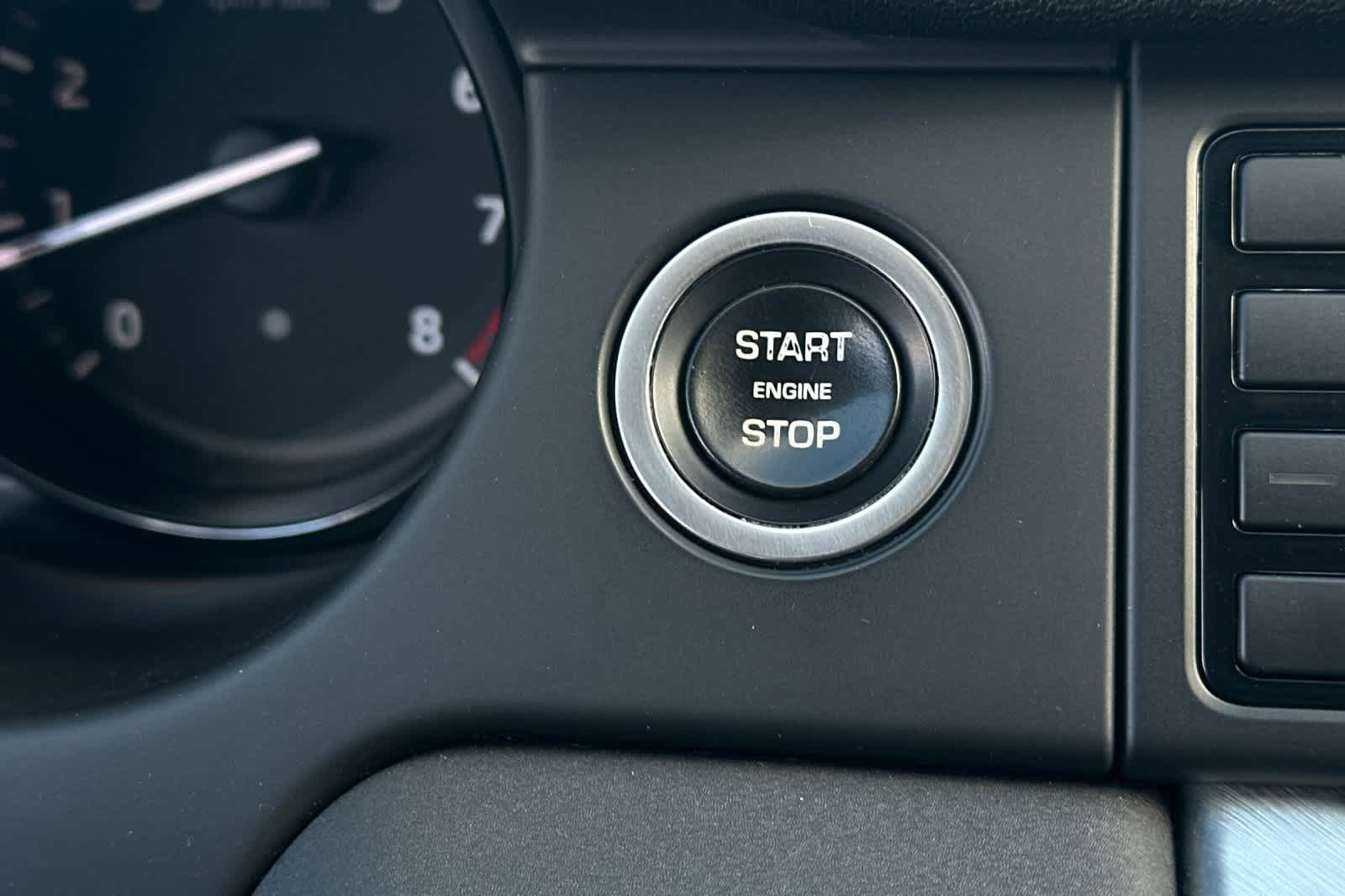 Thumbnail: 2017 Land Rover Discovery Sport - 26