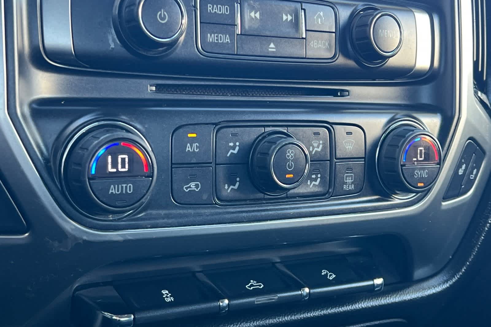 Thumbnail: 2015 Chevrolet Silverado 1500 - 22