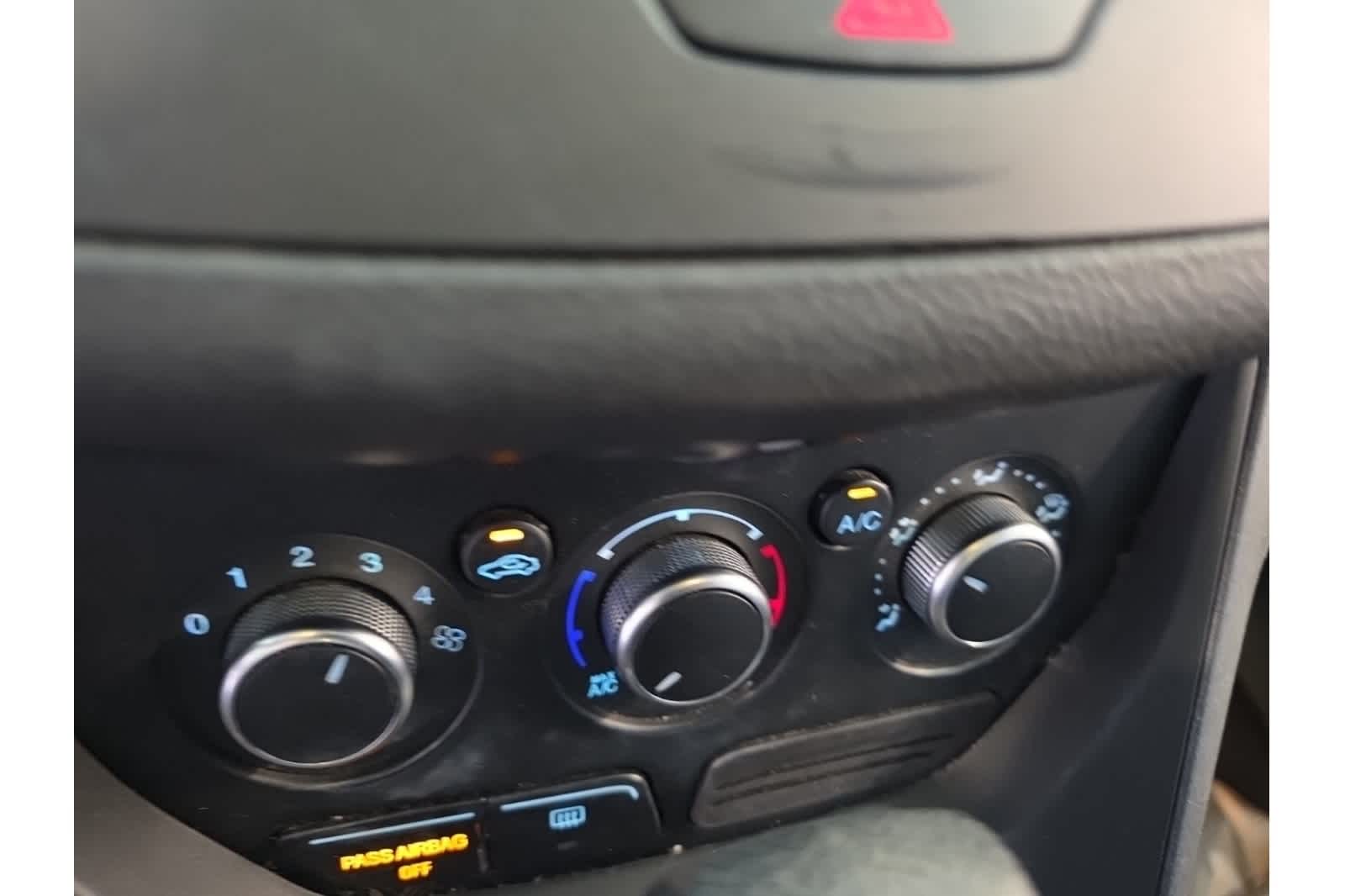 Thumbnail: 2015 Ford Escape - 25