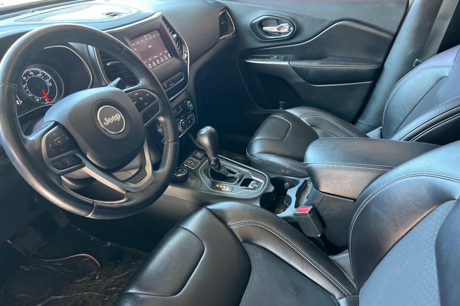 Thumbnail: 2019 Jeep Cherokee - 14