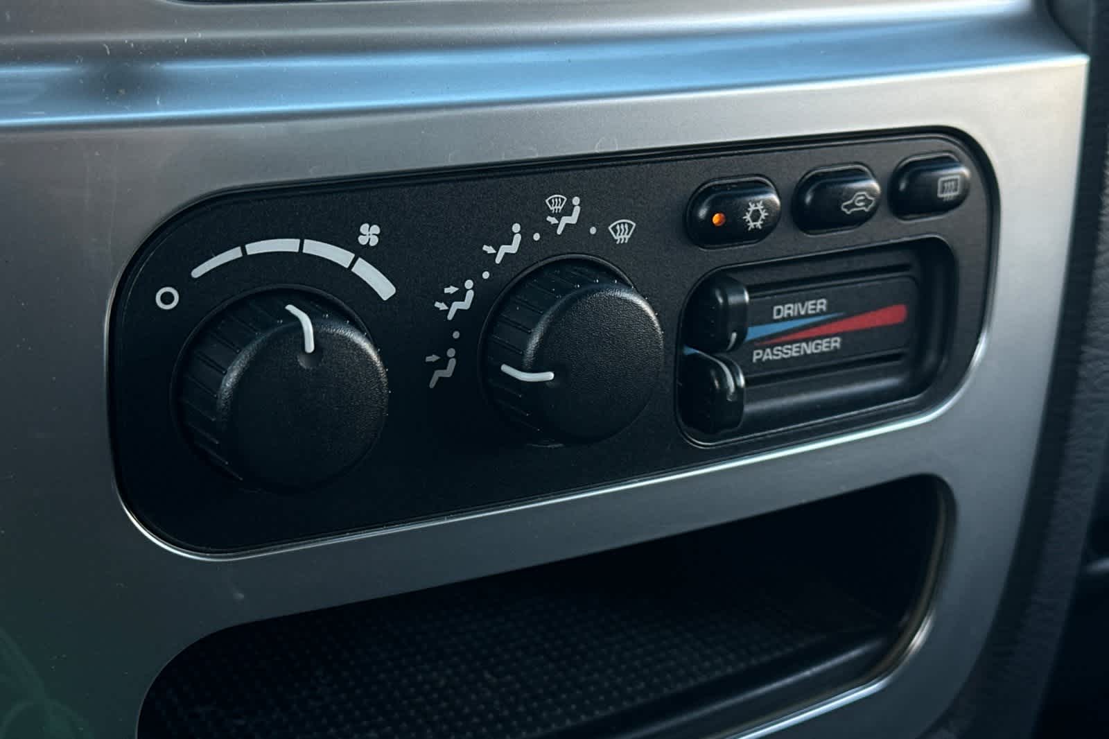 Thumbnail: 2004 Dodge Ram 1500 - 19