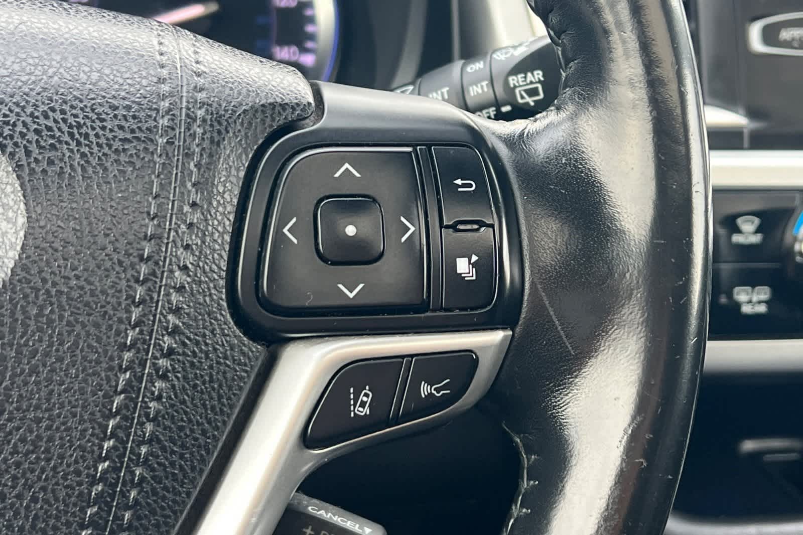 Thumbnail: 2017 Toyota Highlander - 31