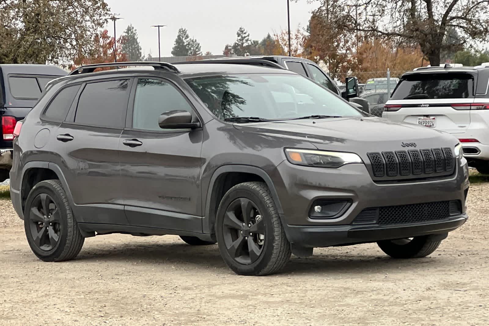 Thumbnail: 2019 Jeep Cherokee - 10