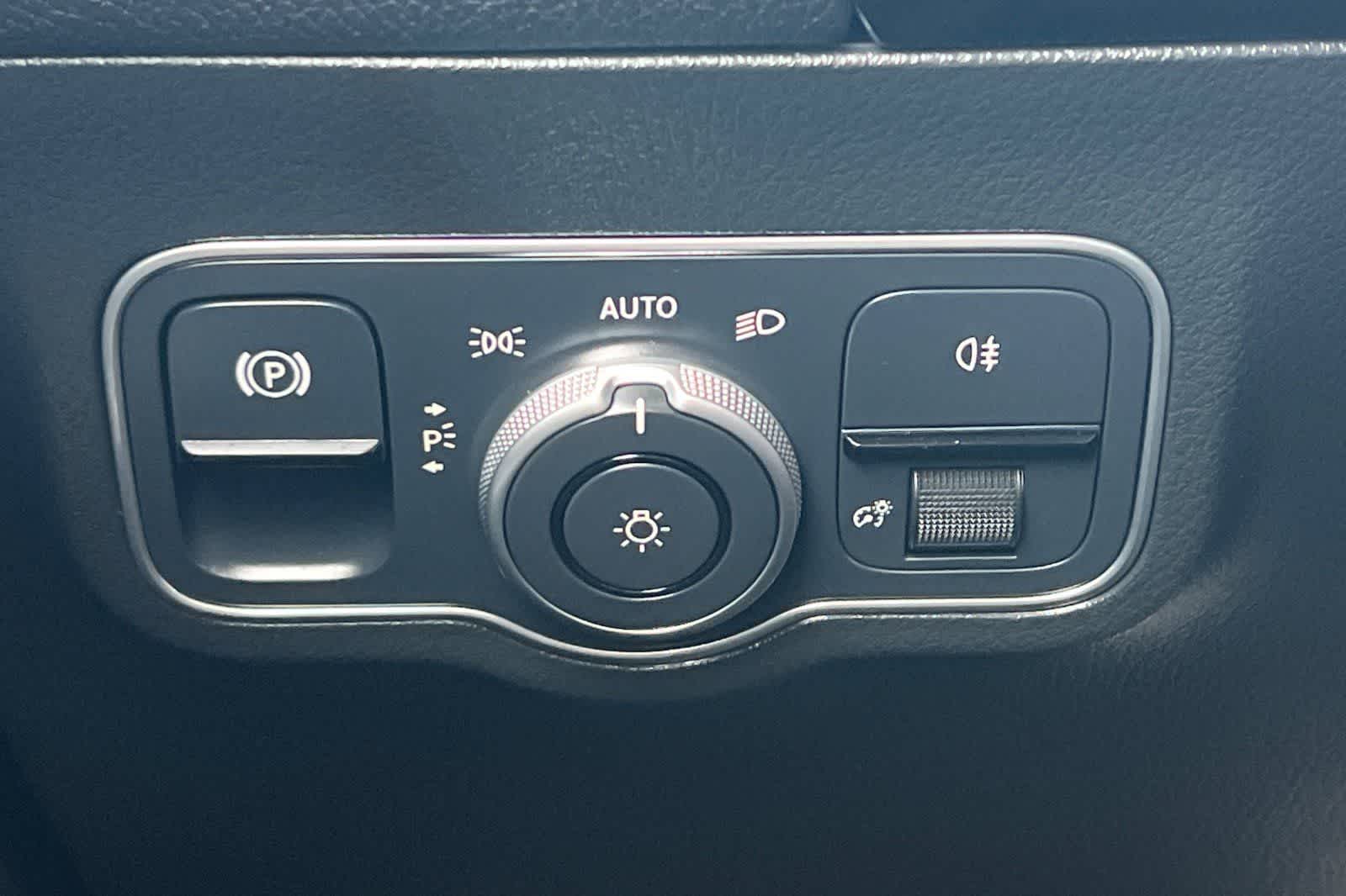 Thumbnail: 2025 Mercedes-Benz GLA - 32