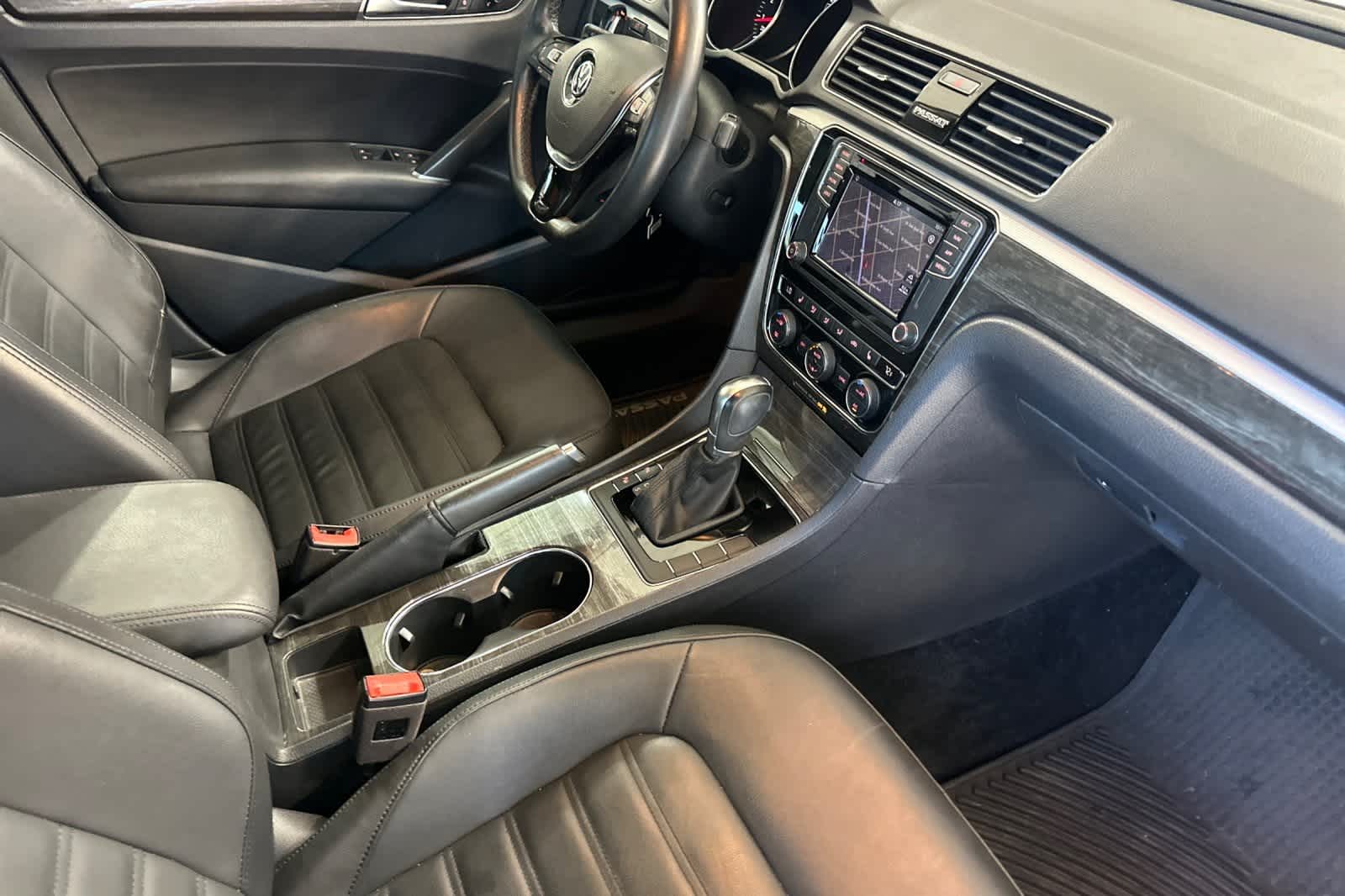 Thumbnail: 2018 Volkswagen Passat - 18