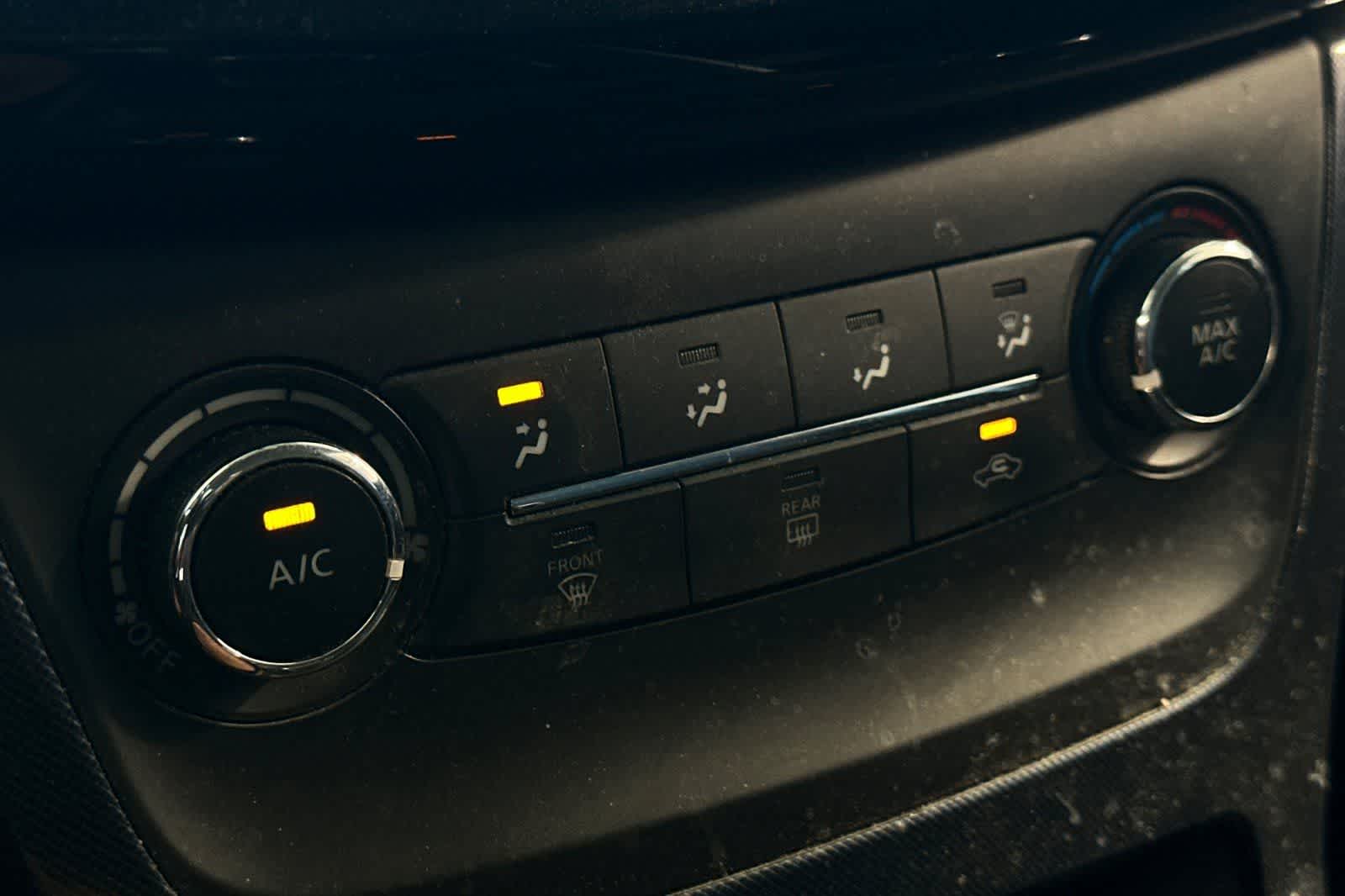 Thumbnail: 2016 Nissan Sentra - 21