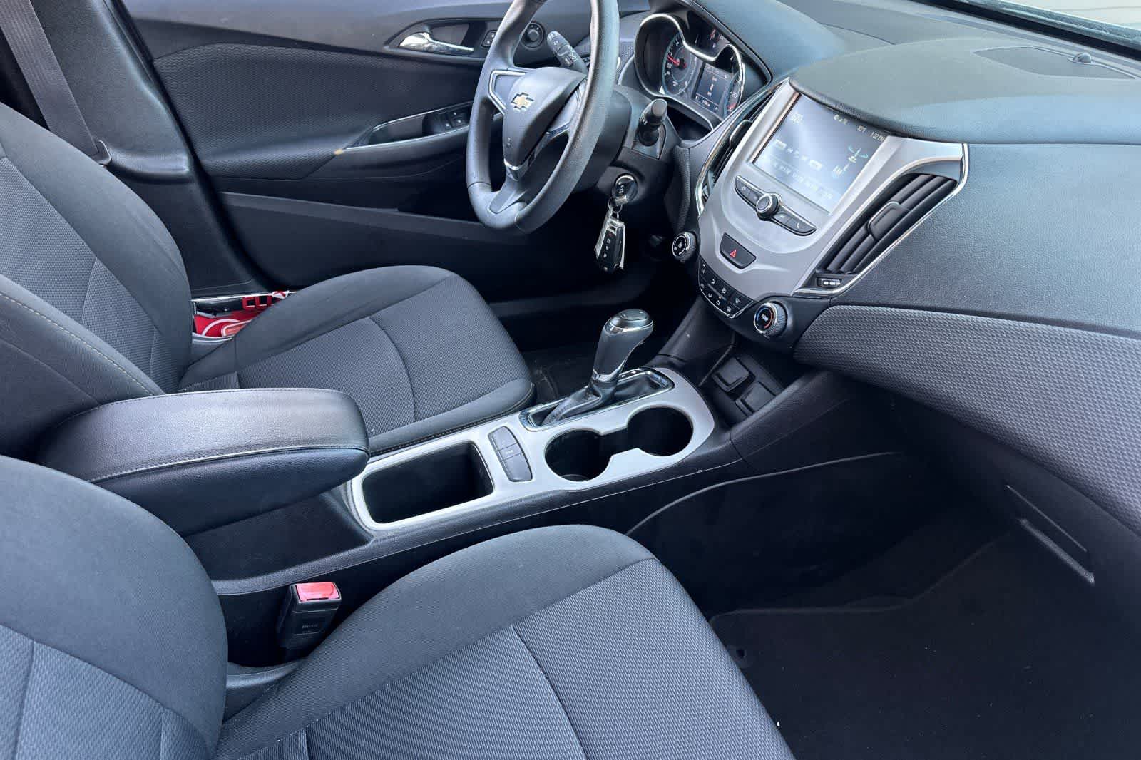 Thumbnail: 2017 Chevrolet Cruze - 17