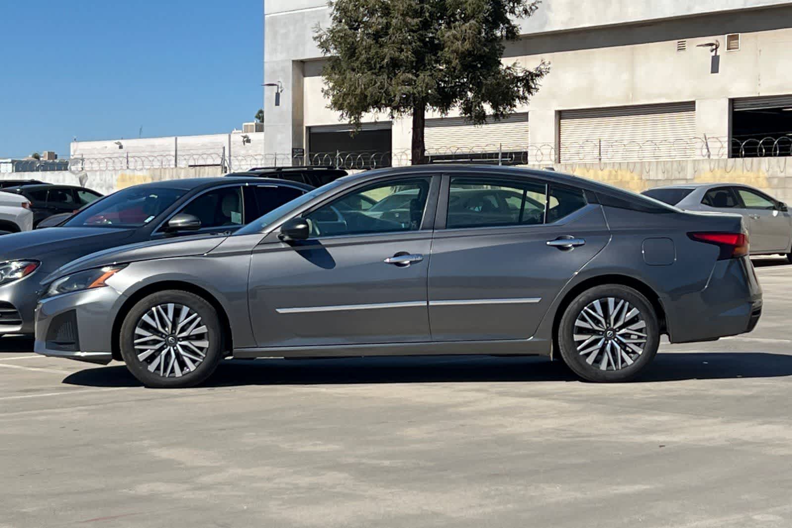 Thumbnail: 2025 Nissan Altima - 6