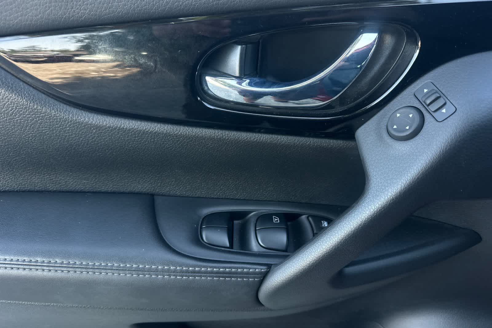 Thumbnail: 2022 Nissan Rogue Sport - 15