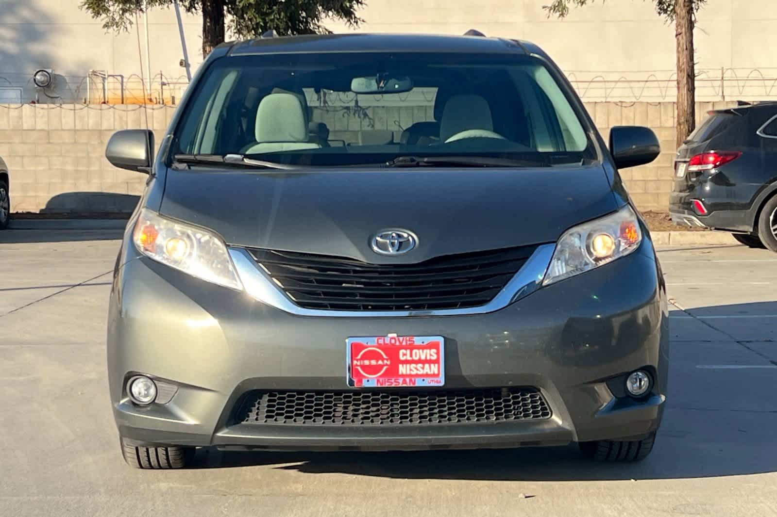 Thumbnail: 2014 Toyota Sienna - 11