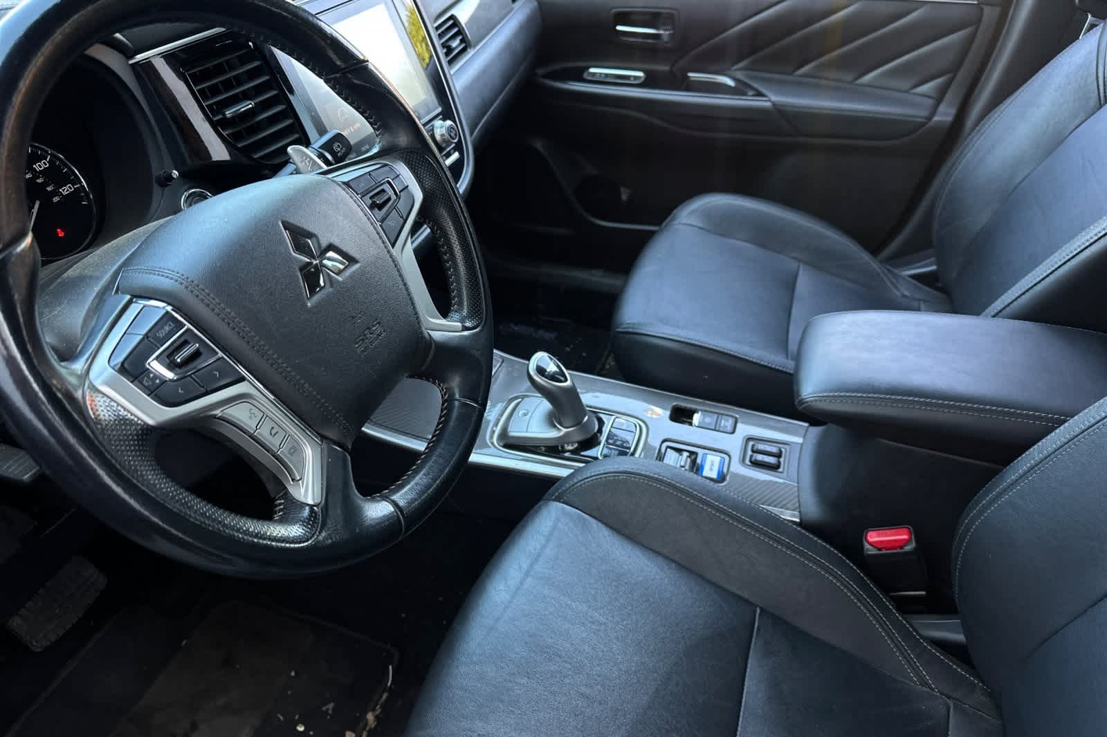 Thumbnail: 2022 Mitsubishi Outlander - 14