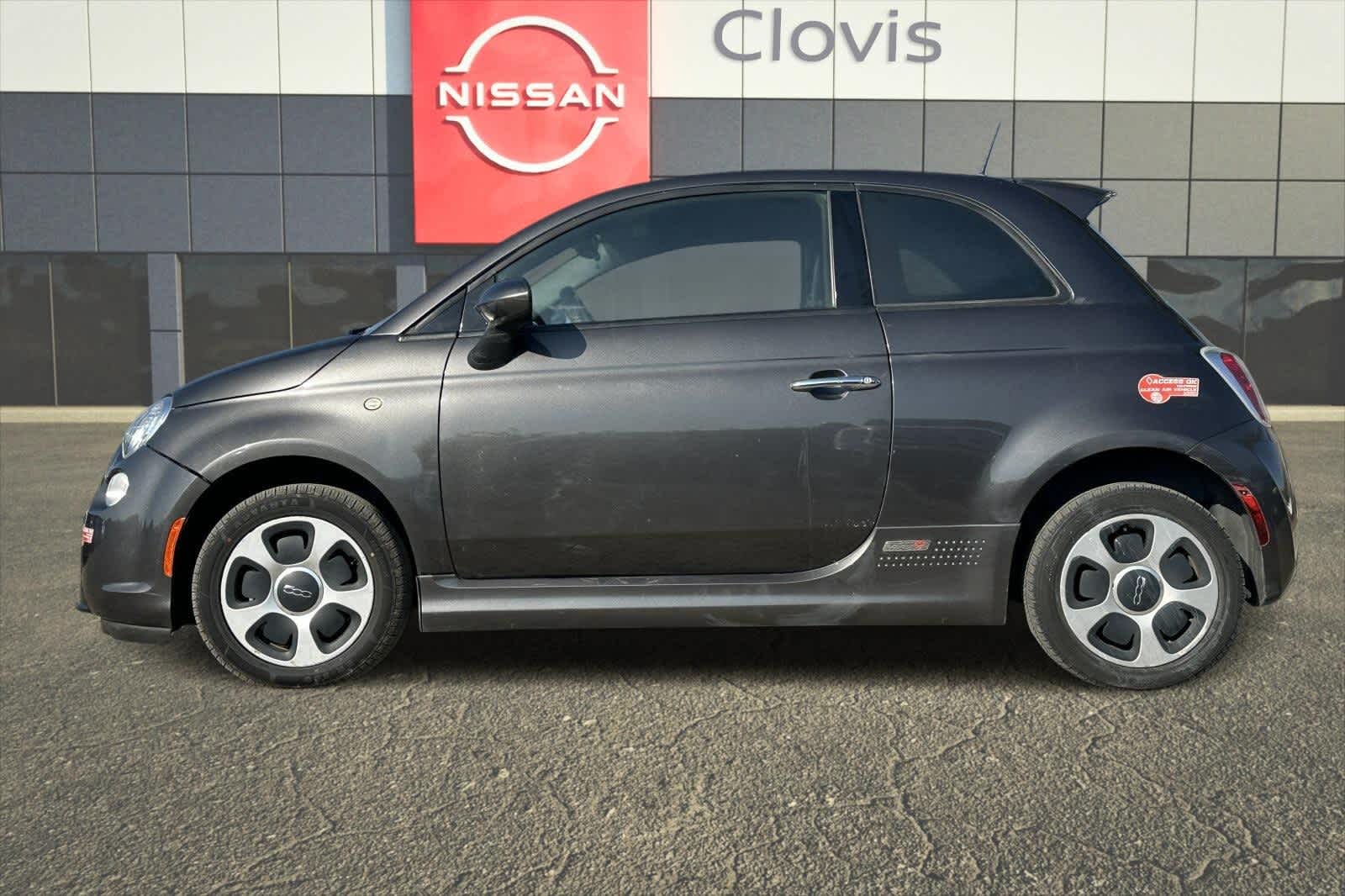 Thumbnail: 2017 Fiat 500e - 6