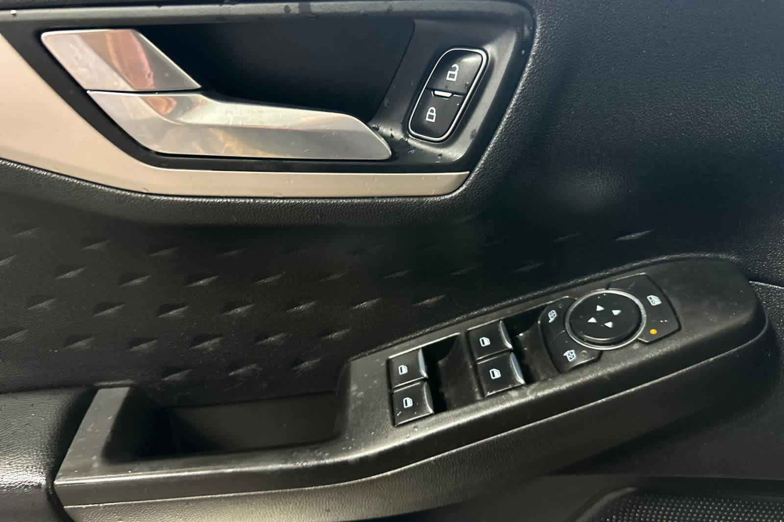 Thumbnail: 2020 Ford Escape - 15