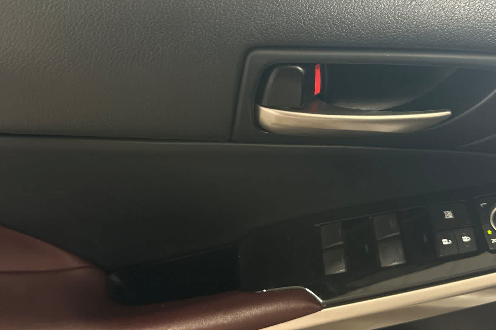 Thumbnail: 2020 Lexus IS - 15