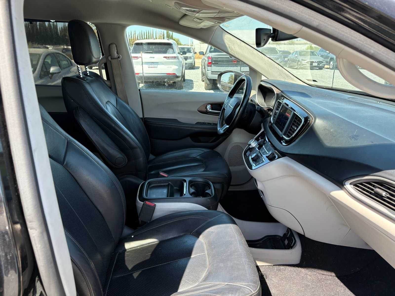 Thumbnail: 2019 Chrysler Pacifica - 13