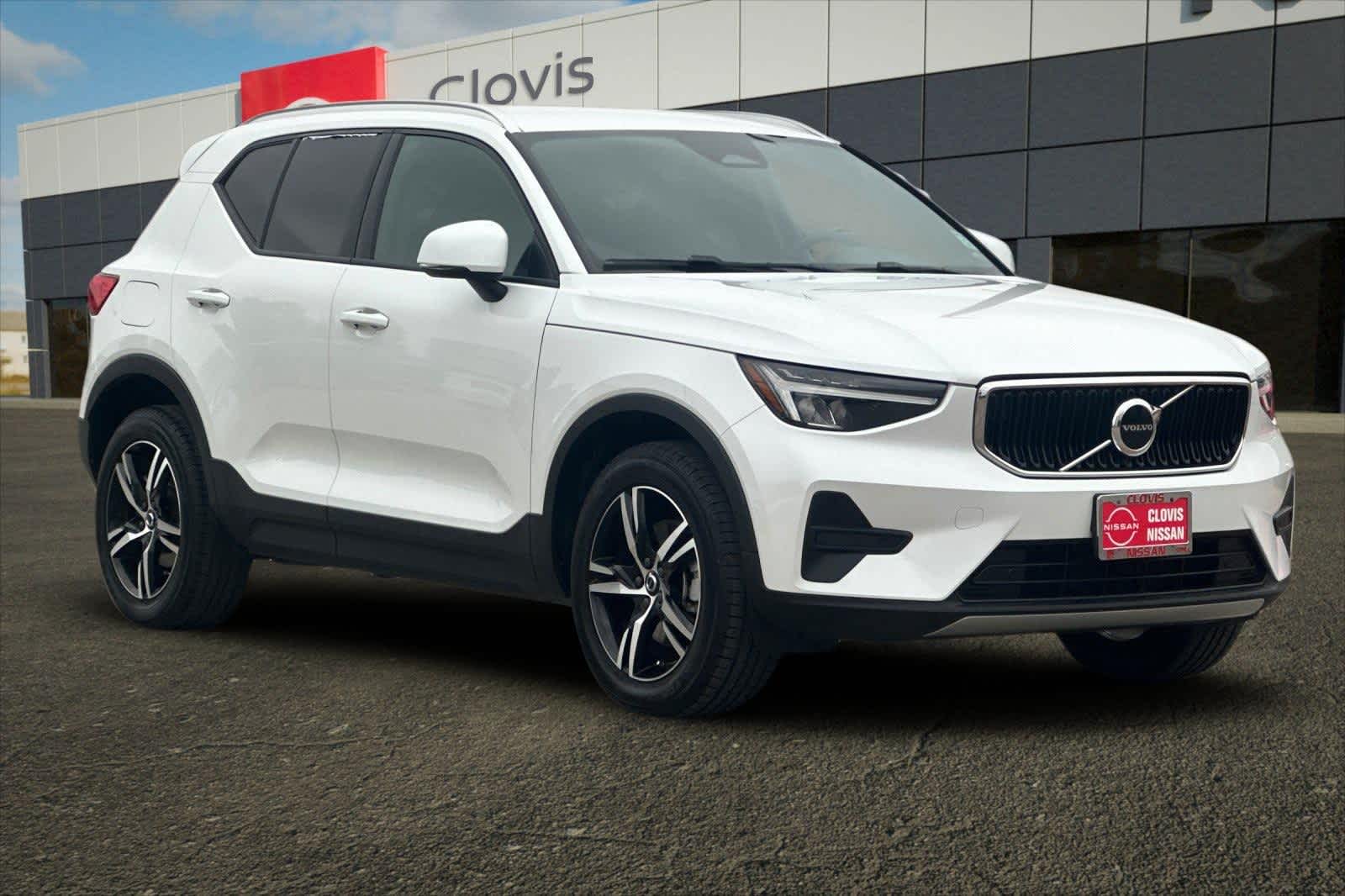 Thumbnail: 2023 Volvo XC40 - 10
