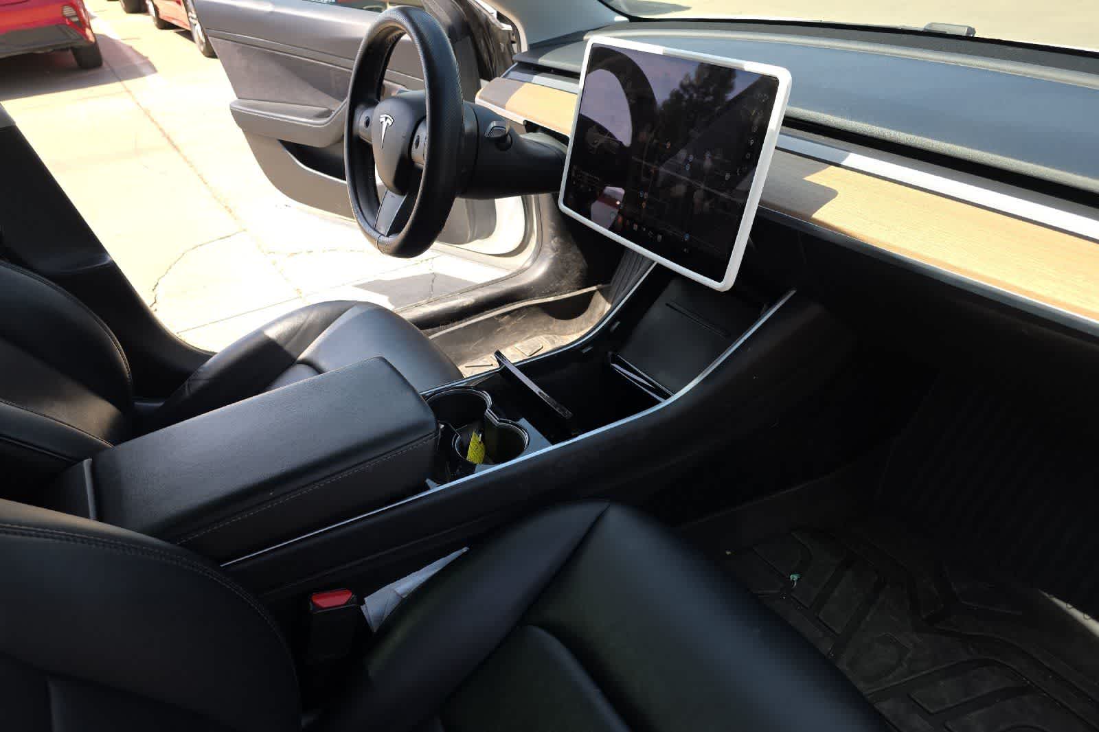 Thumbnail: 2020 Tesla Model 3 - 17