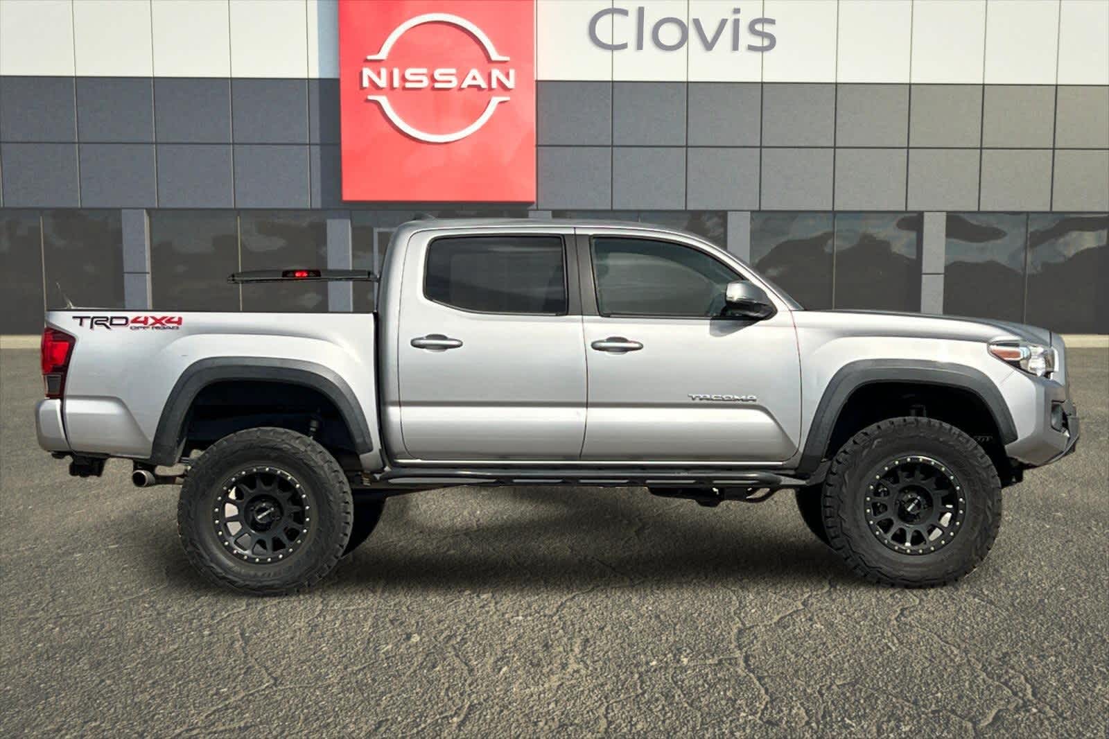 Thumbnail: 2018 Toyota Tacoma - 9
